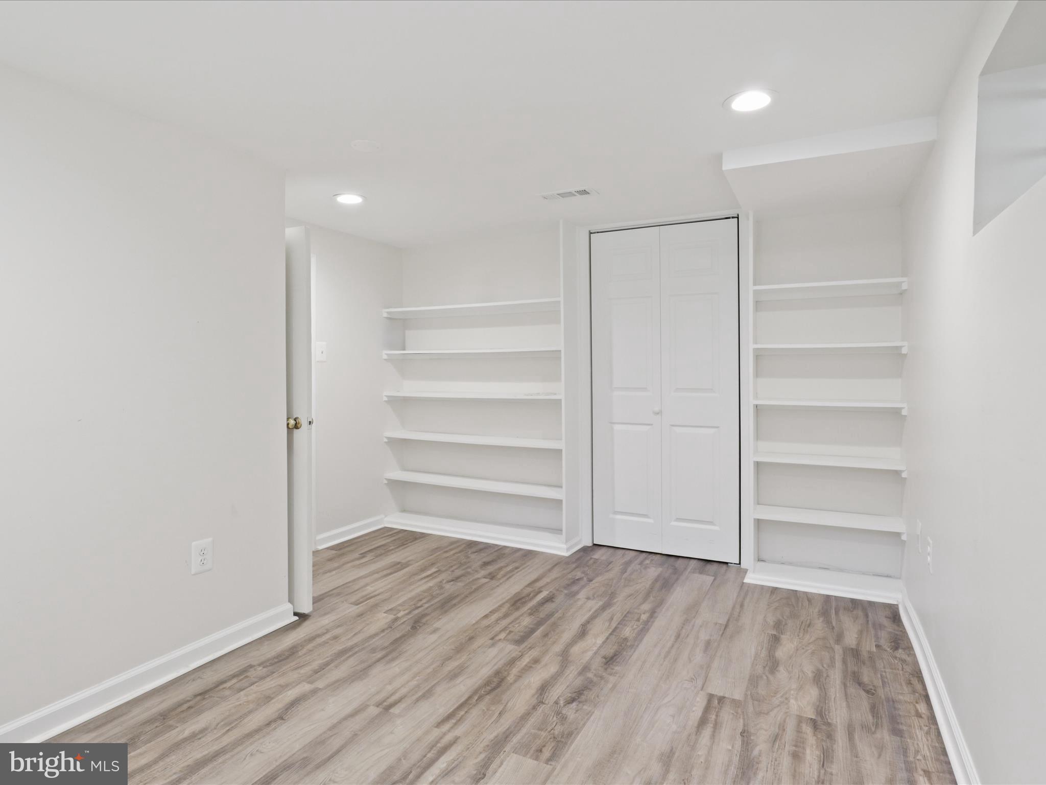 BROYHILL PARK - Residential