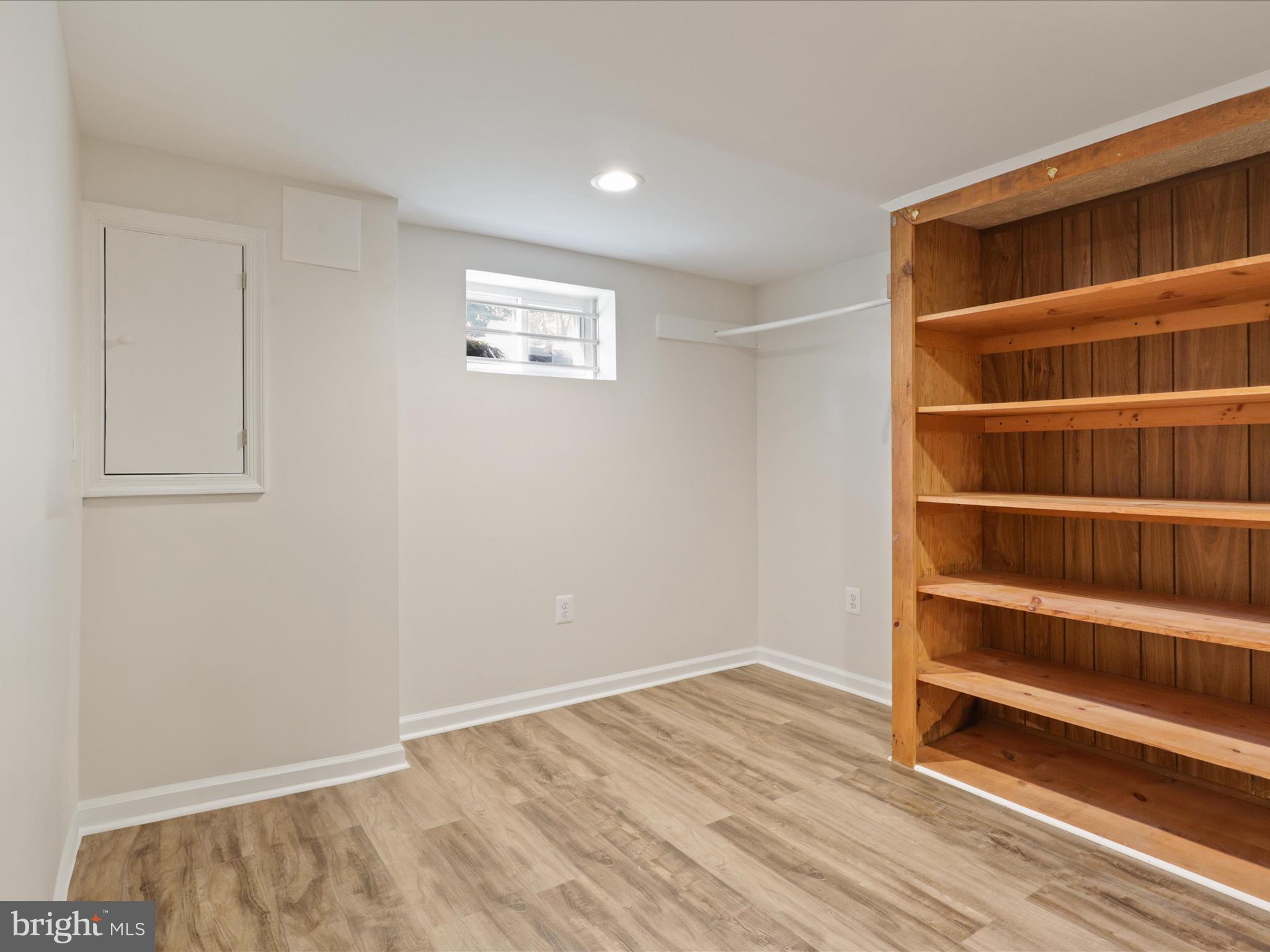 BROYHILL PARK - Residential