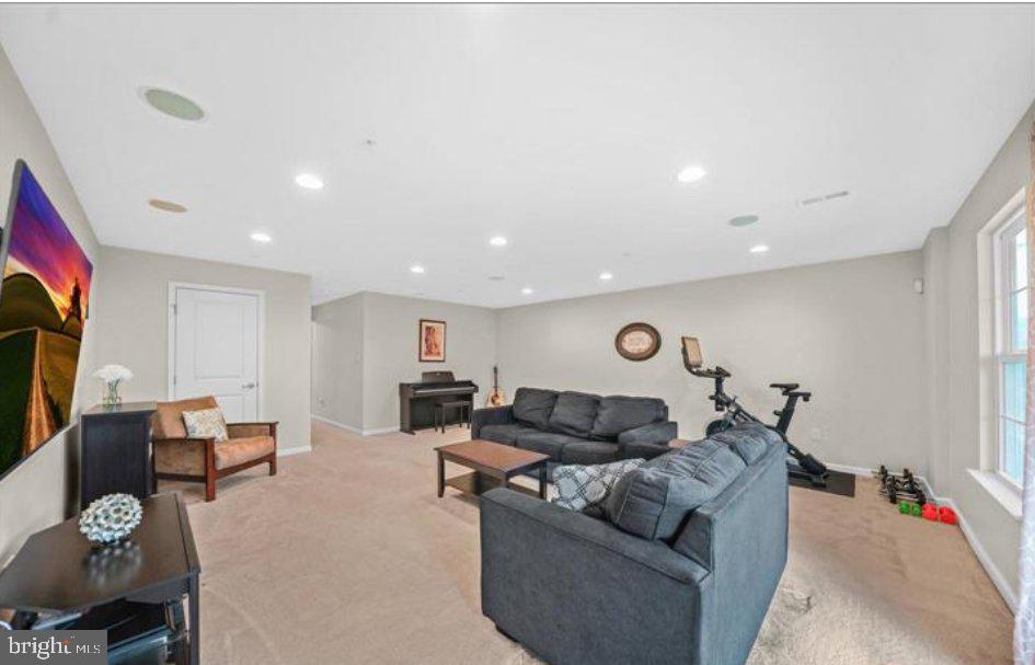 1851 HONEYSUCKLE COURT