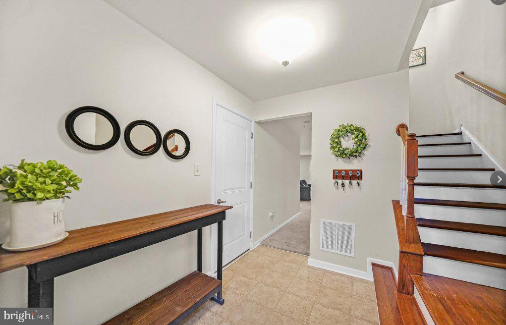 1851 HONEYSUCKLE COURT