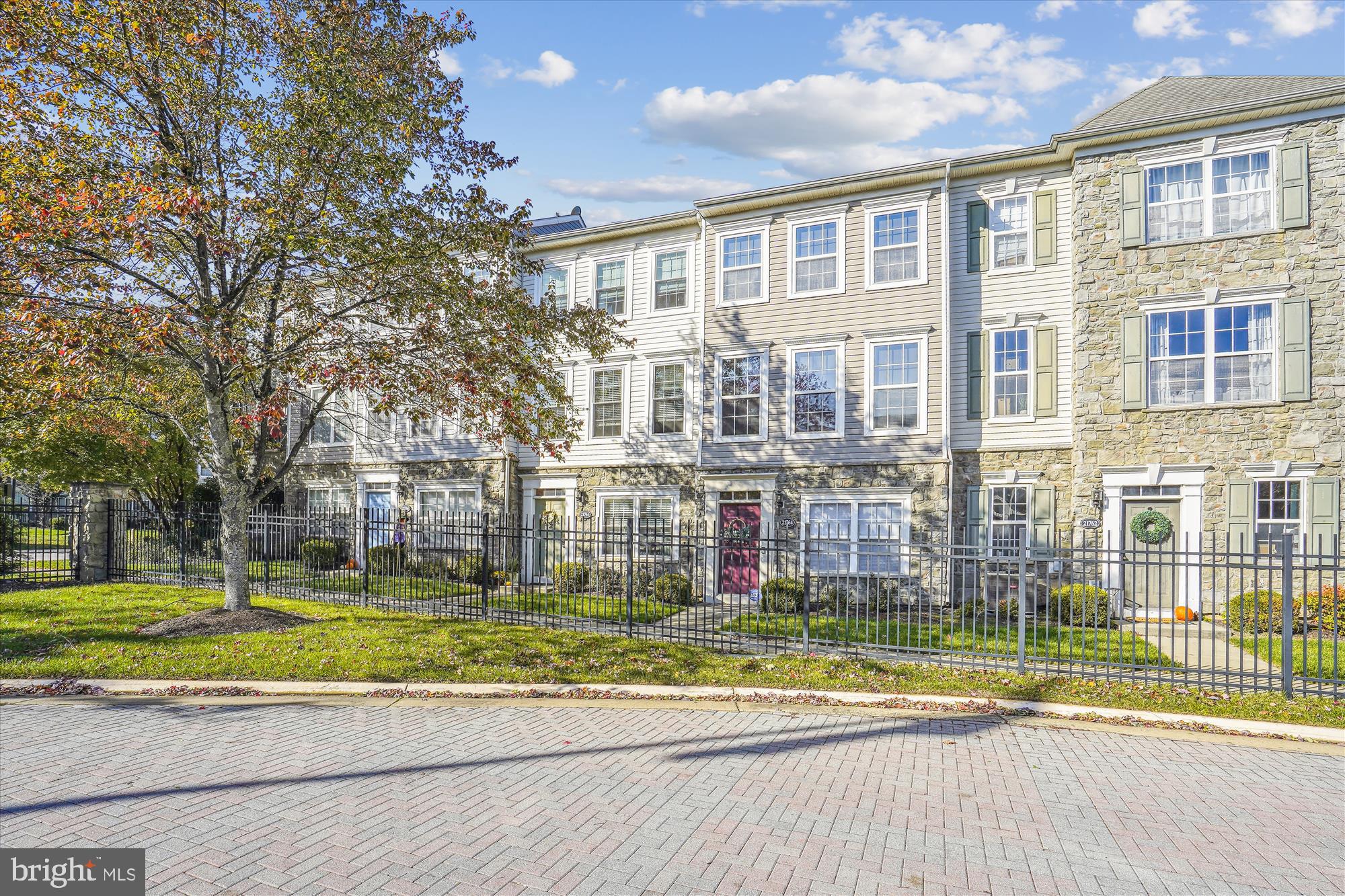 PARKSIDE AT ASHBURN - Residential