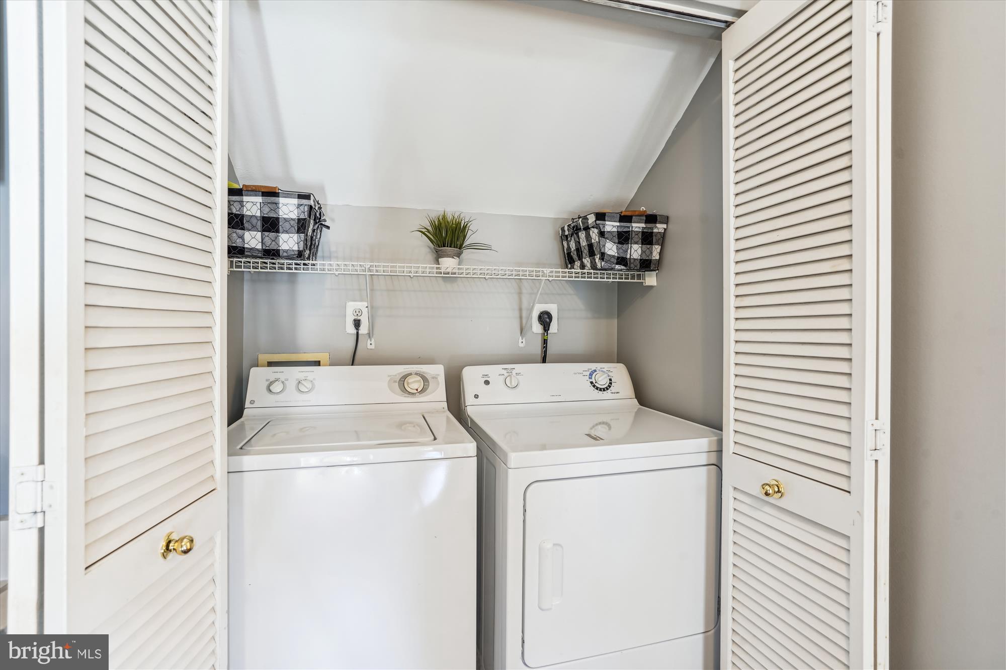 PARKSIDE AT ASHBURN - Residential