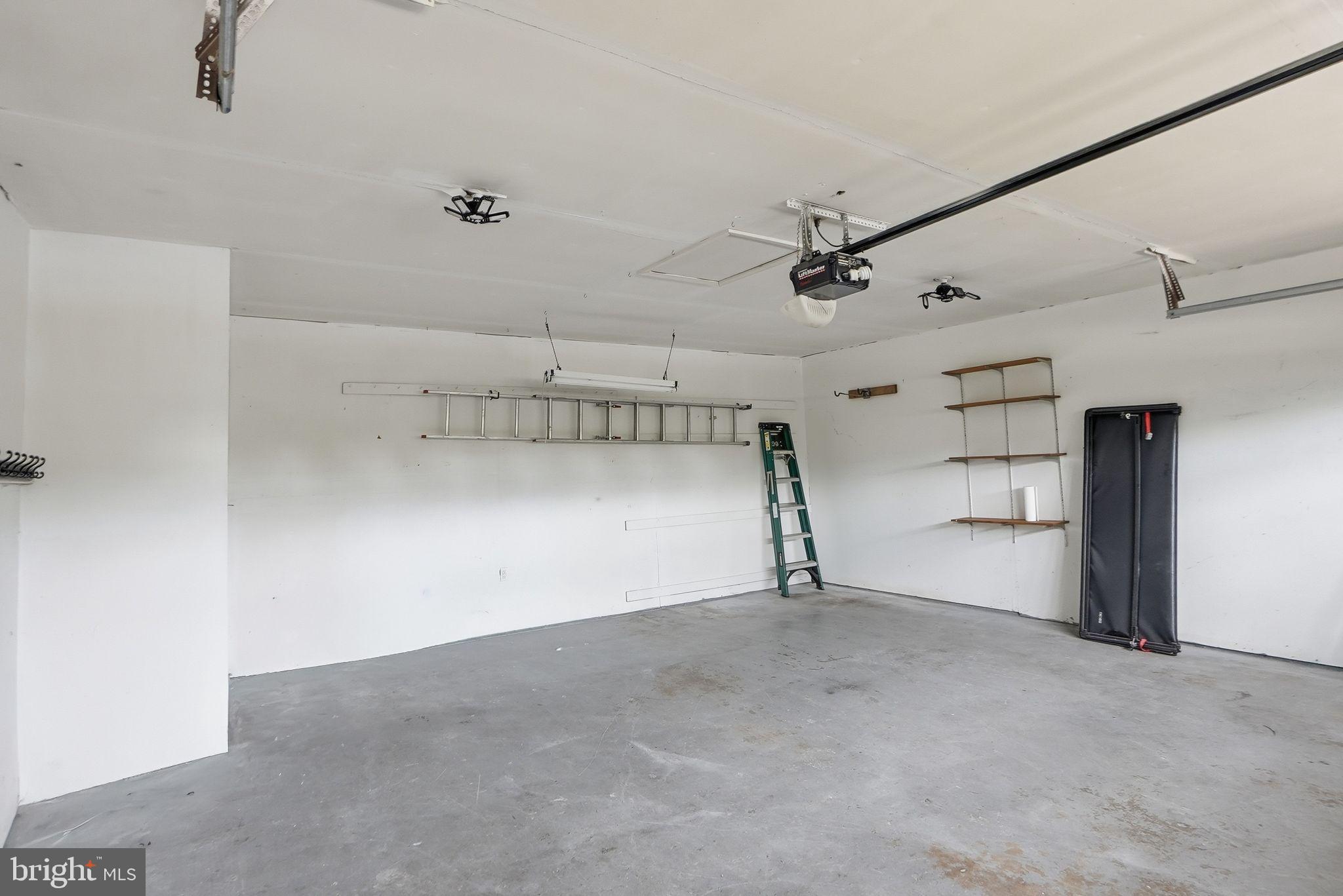 FOX MILL ESTATES - Residential