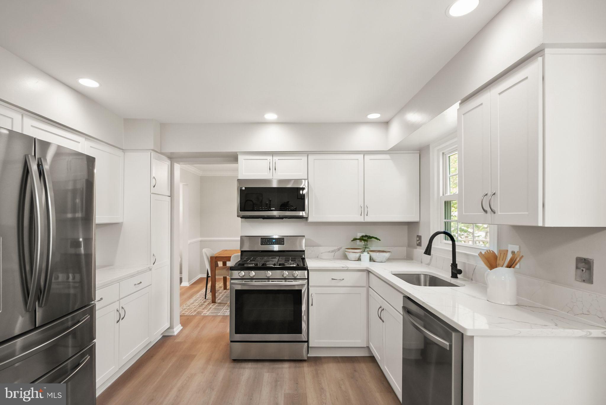 FOX MILL ESTATES - Residential