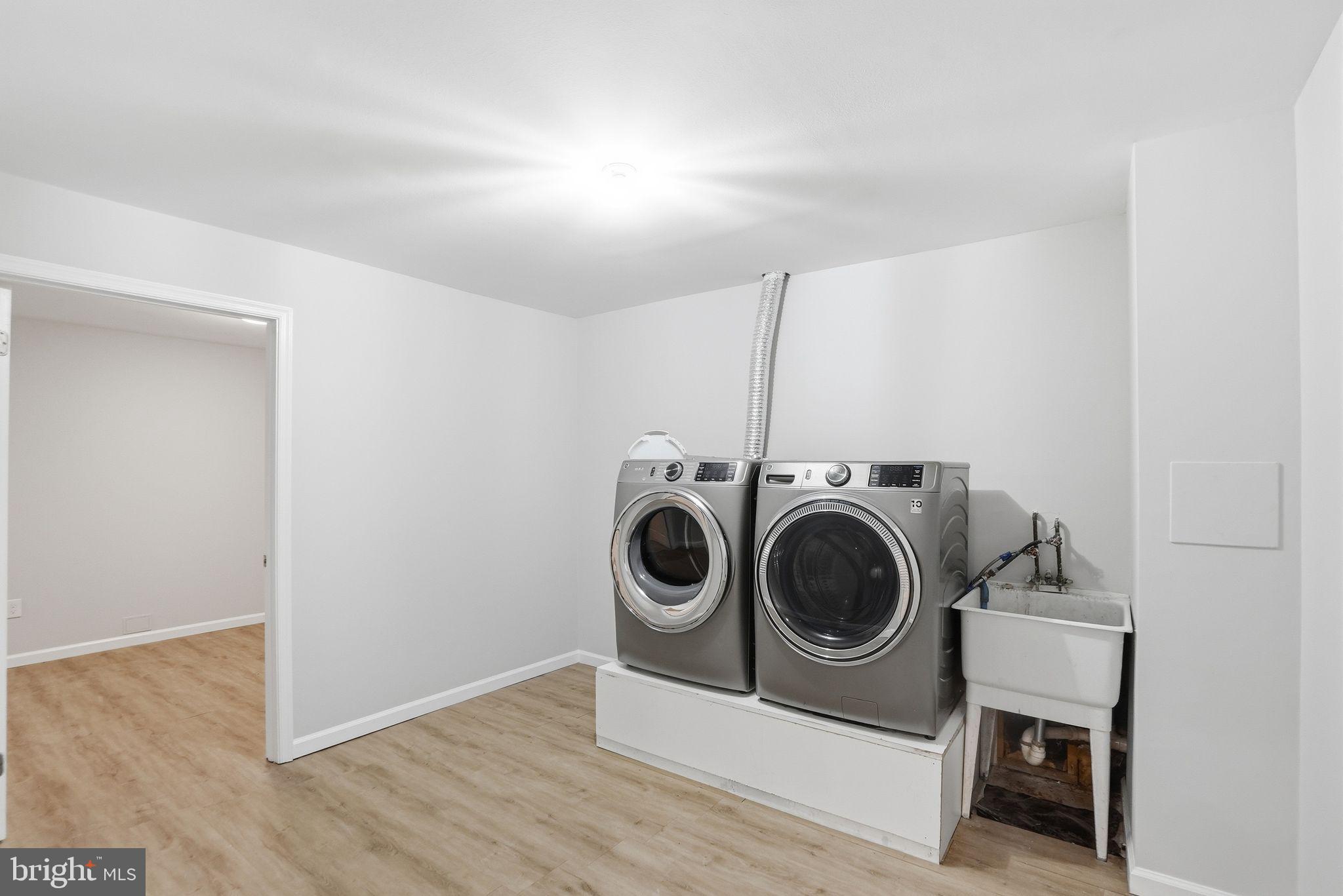 FOX MILL ESTATES - Residential