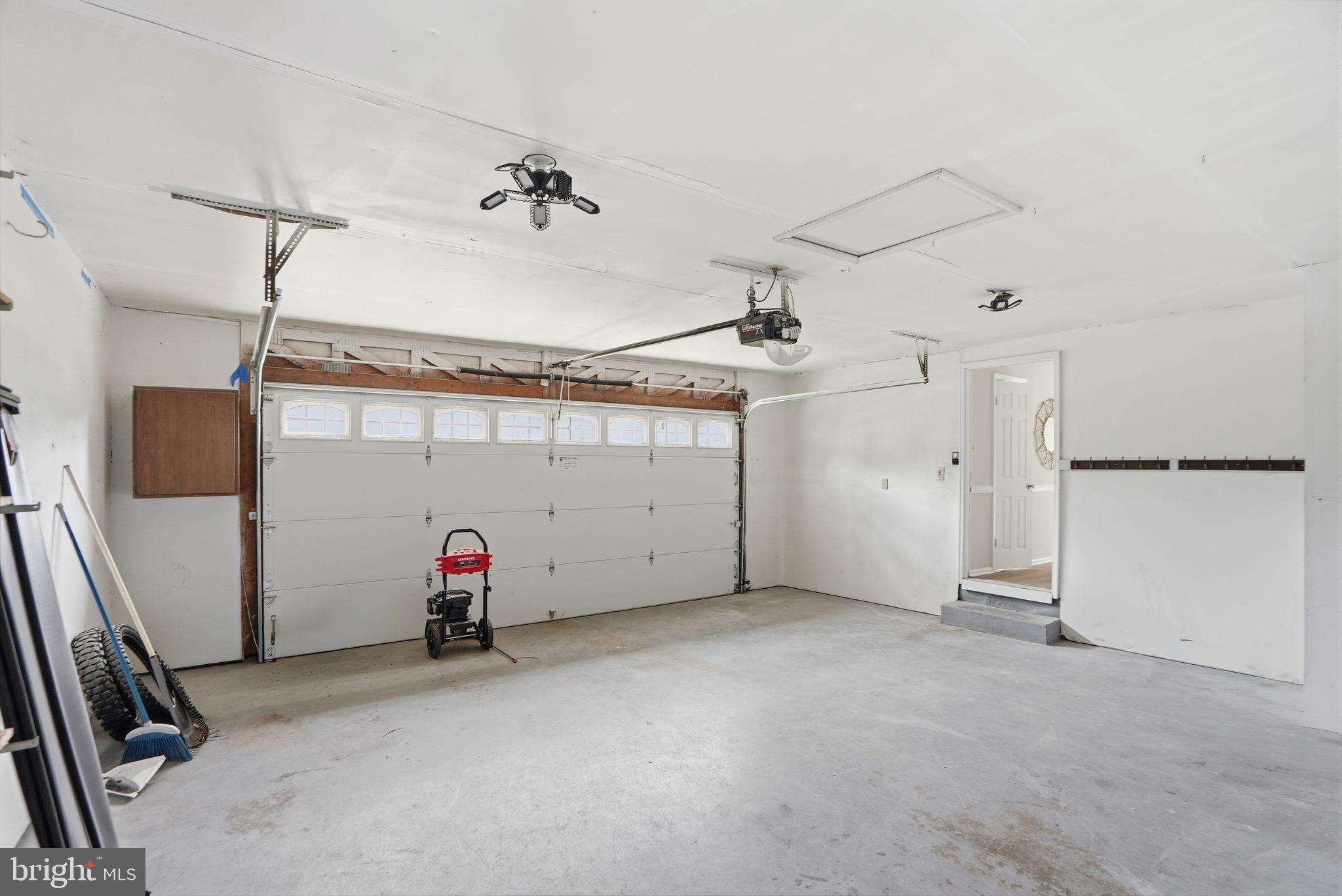 FOX MILL ESTATES - Residential