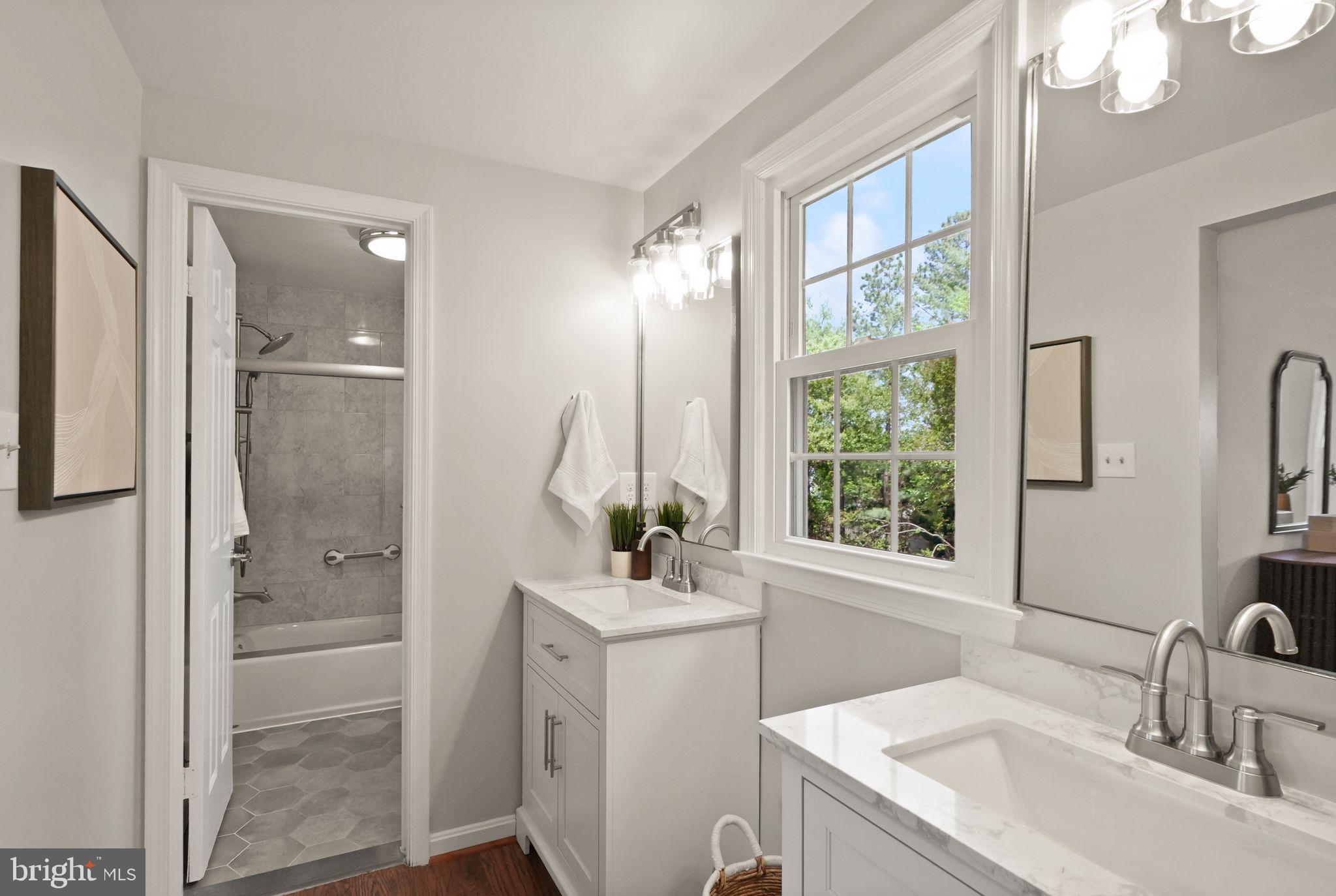 FOX MILL ESTATES - Residential