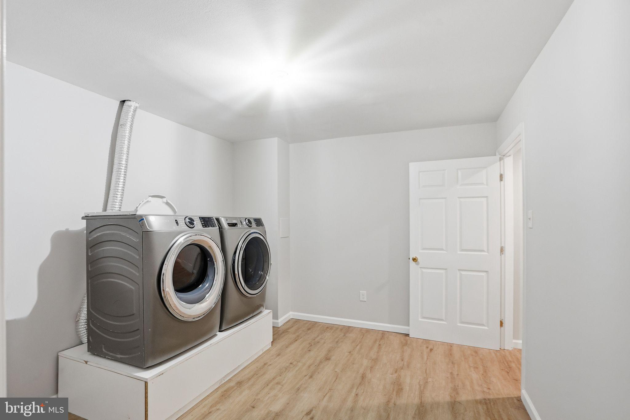 FOX MILL ESTATES - Residential