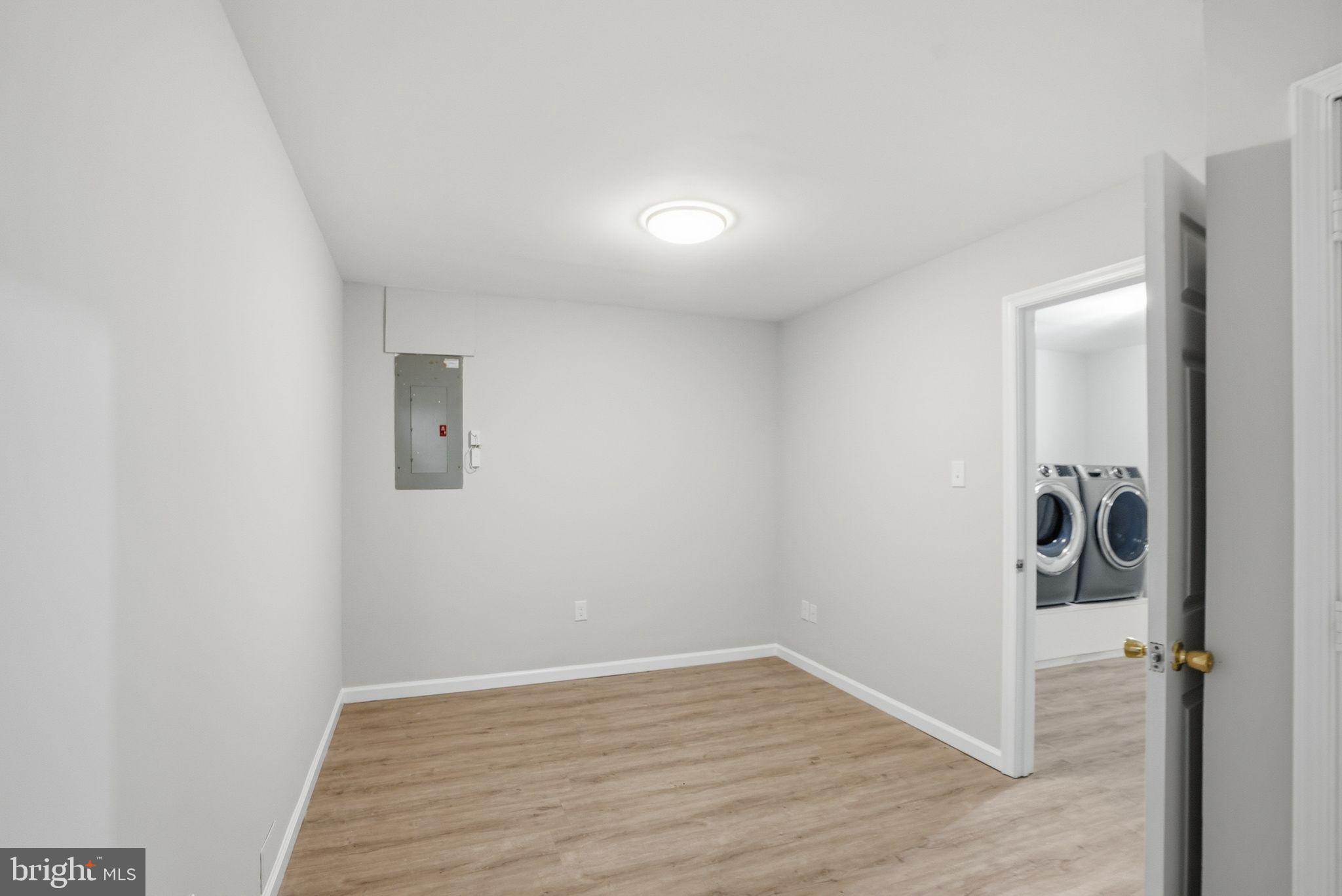 FOX MILL ESTATES - Residential