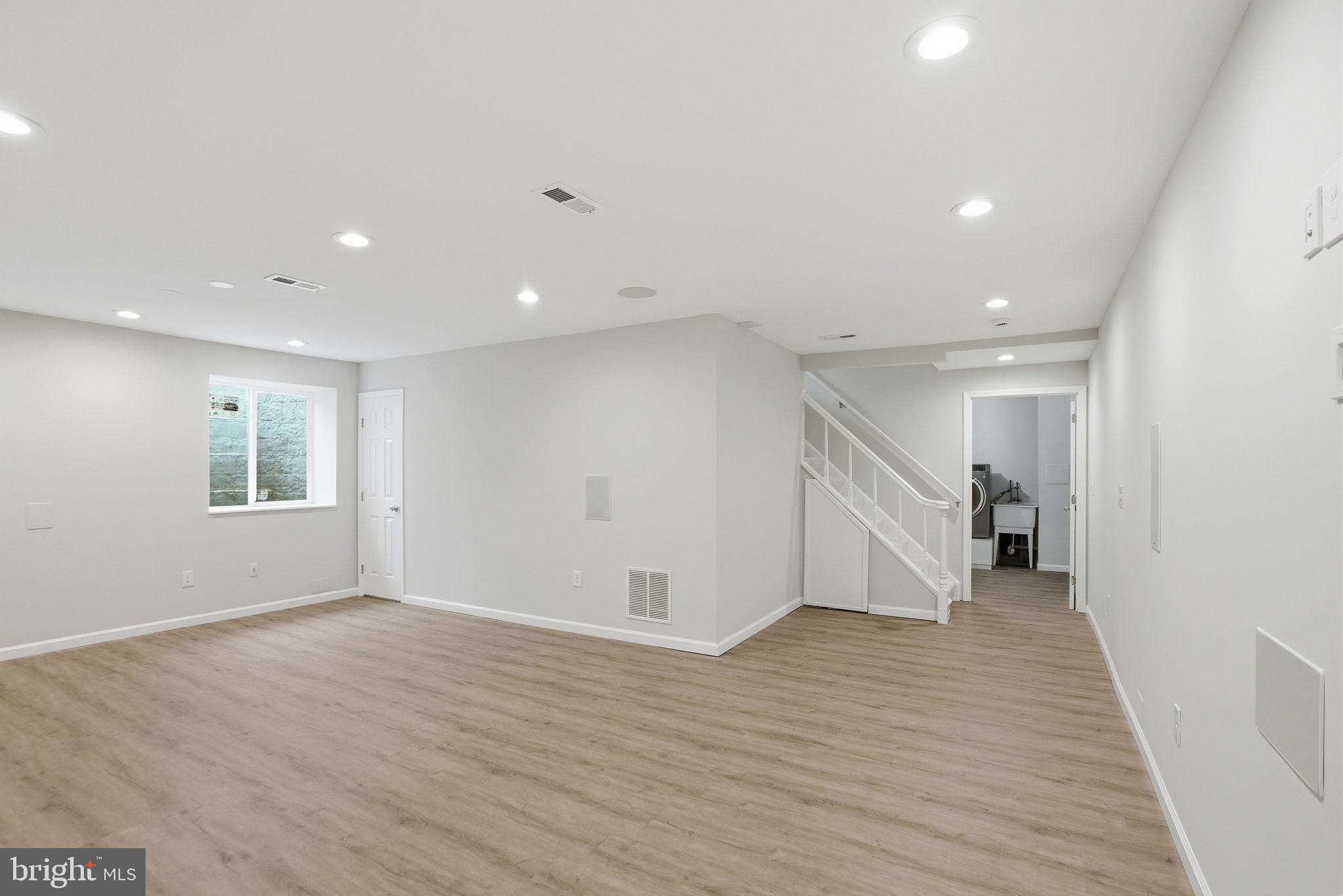 FOX MILL ESTATES - Residential