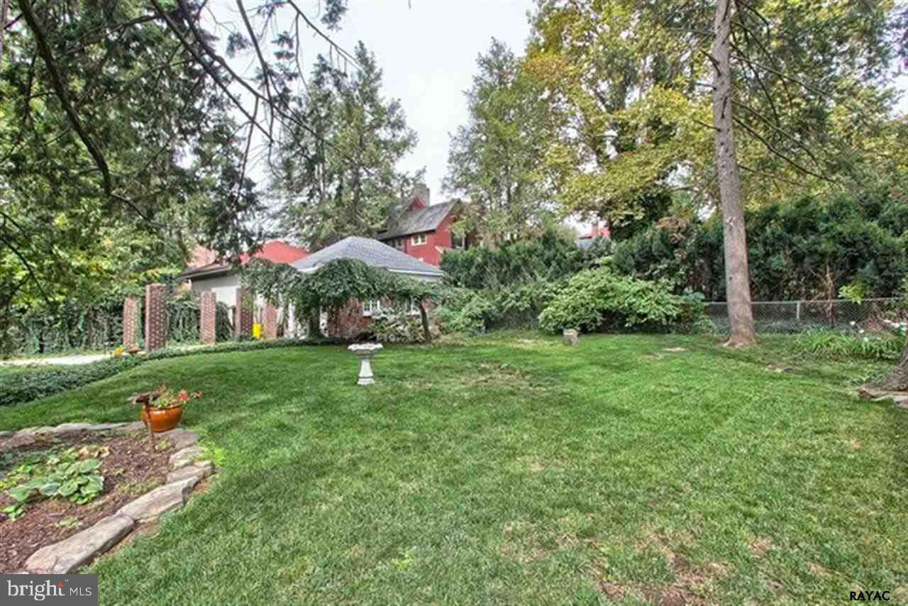 THE AVENUES - Residential