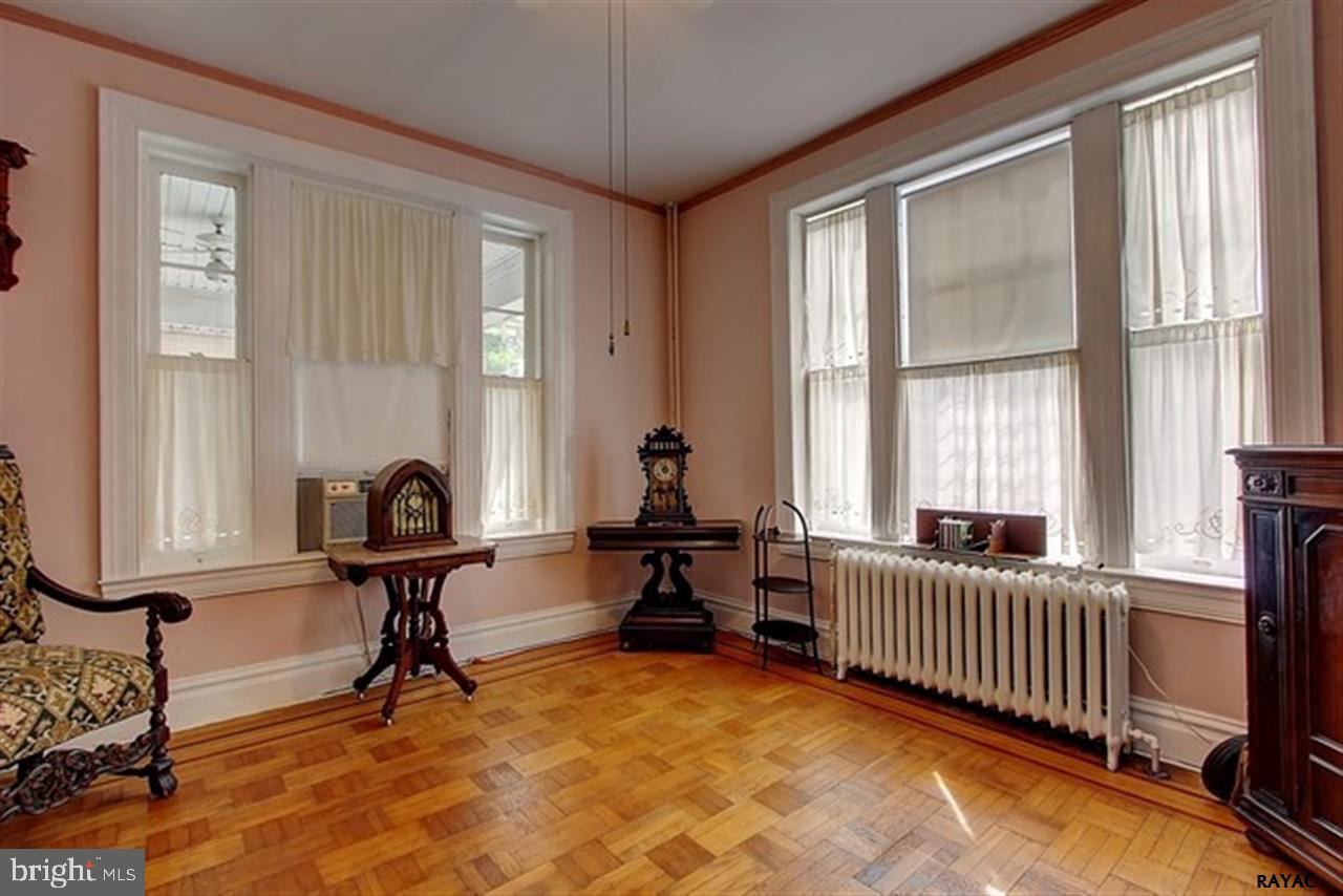 THE AVENUES - Residential