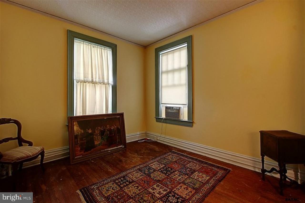 THE AVENUES - Residential