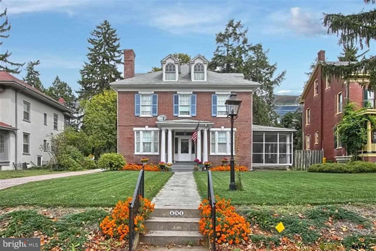 THE AVENUES - Residential