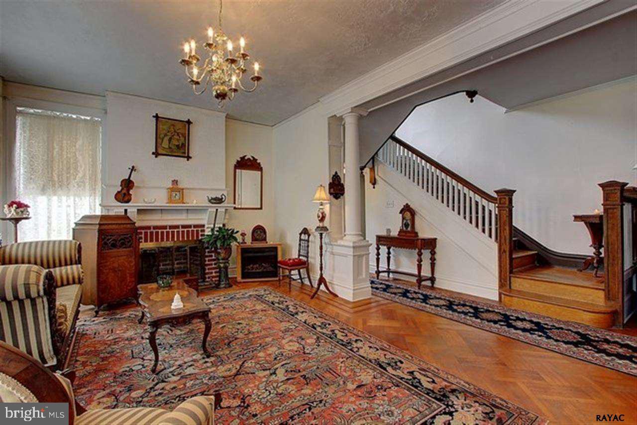 THE AVENUES - Residential