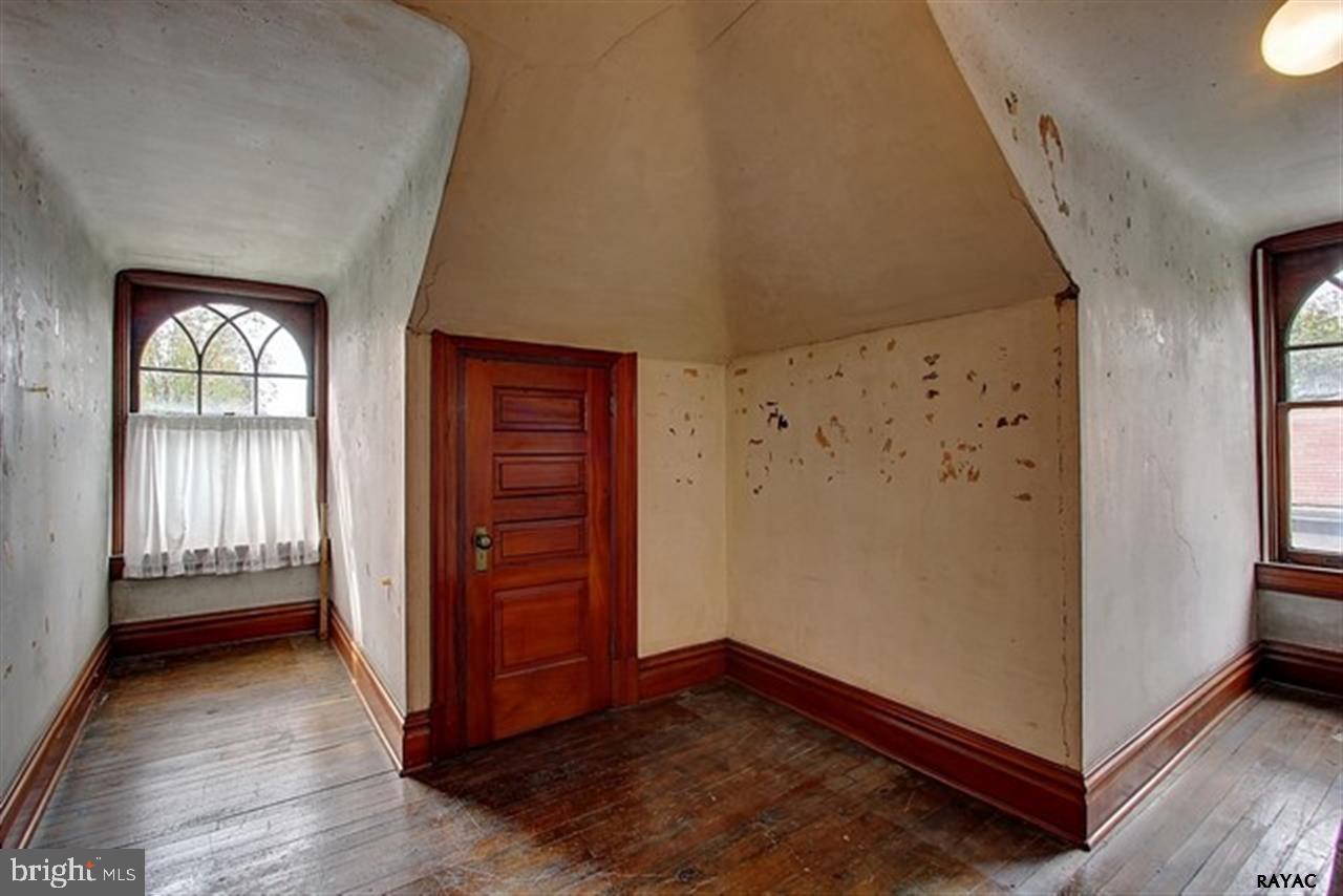 THE AVENUES - Residential