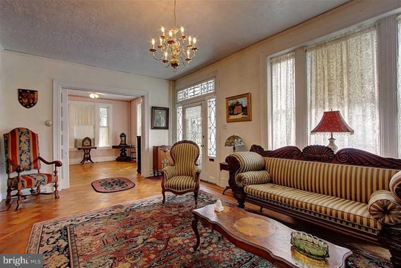 THE AVENUES - Residential