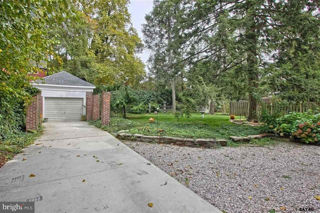 THE AVENUES - Residential