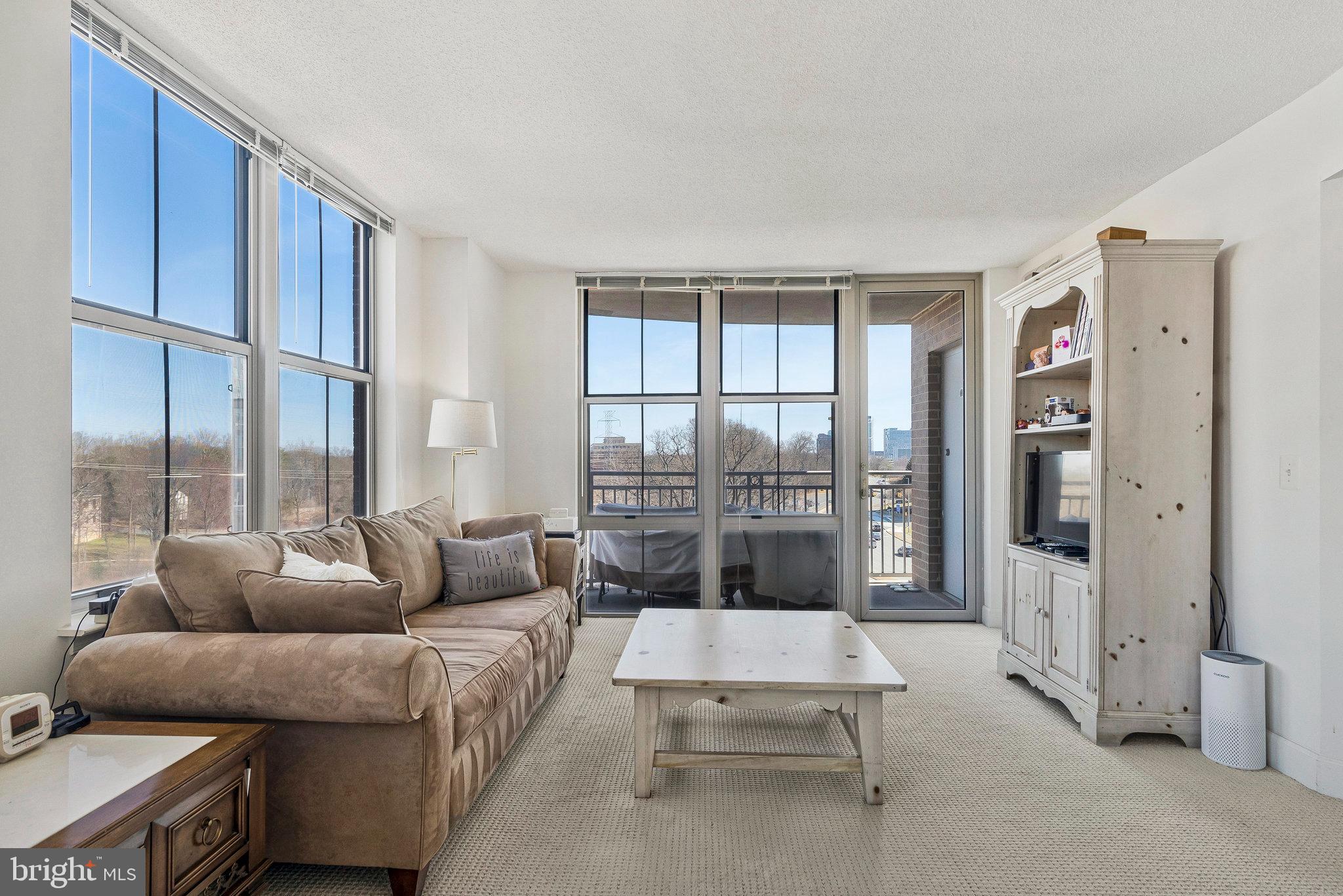 CARLTON HOUSE - Residential