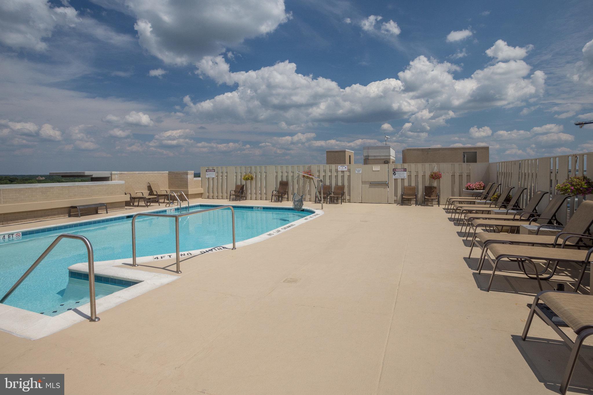 CARLTON HOUSE - Residential