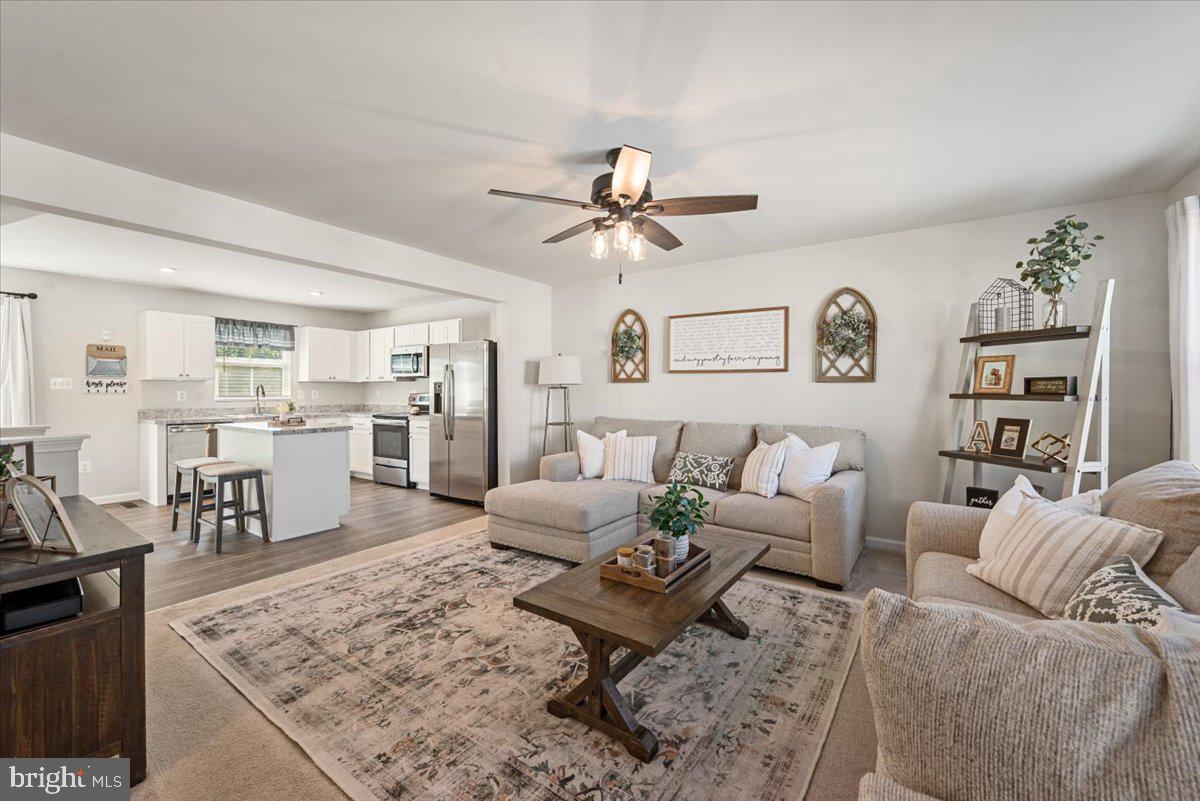 REGENTS CREST - Residential