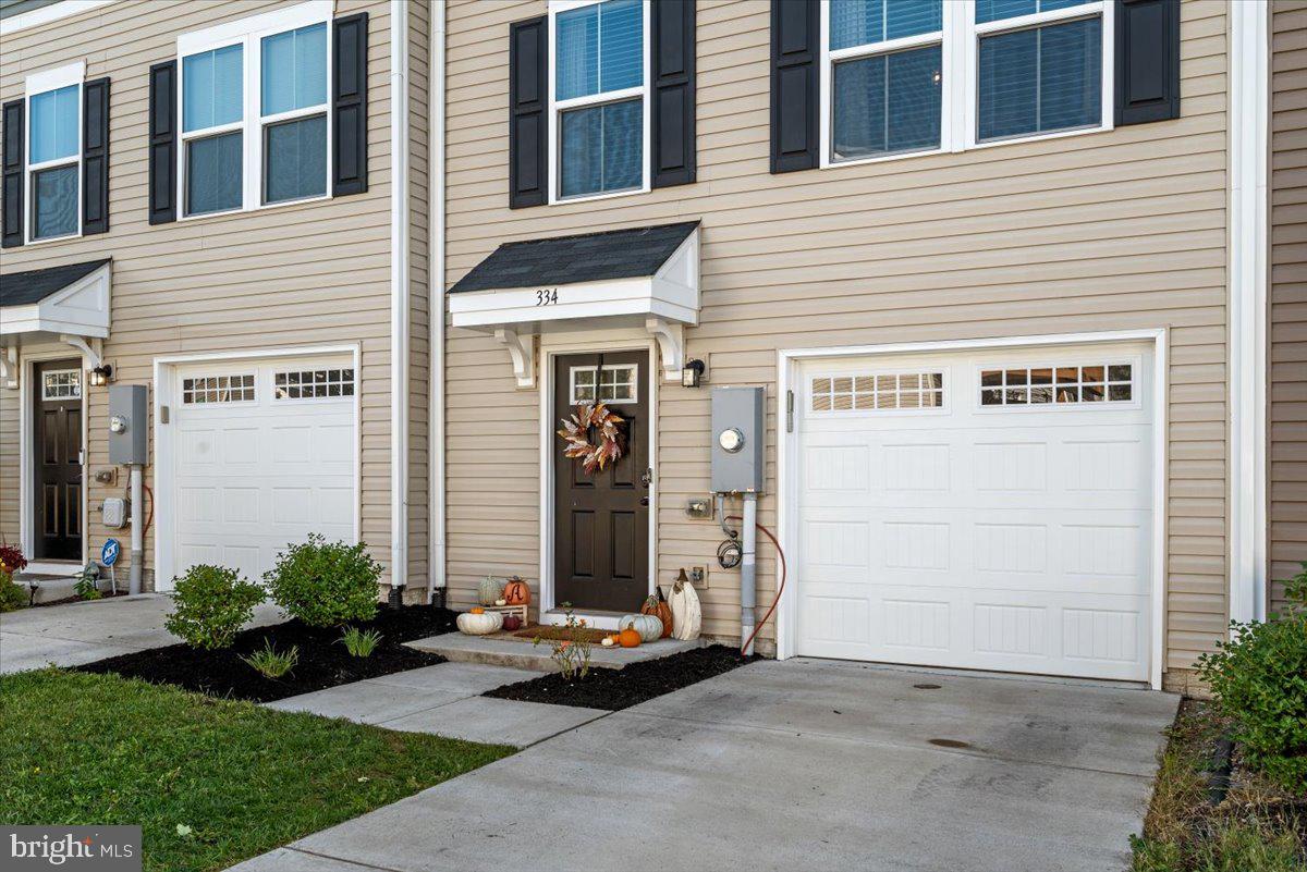 REGENTS CREST - Residential