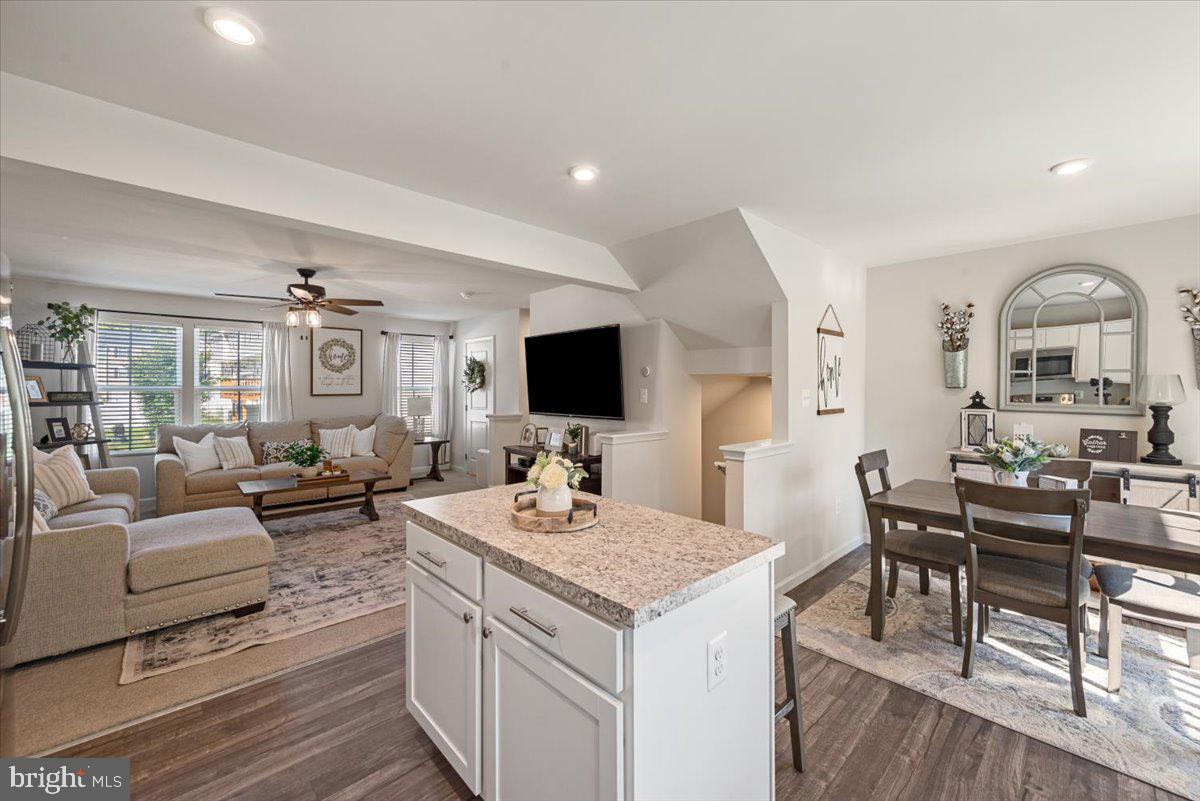 REGENTS CREST - Residential