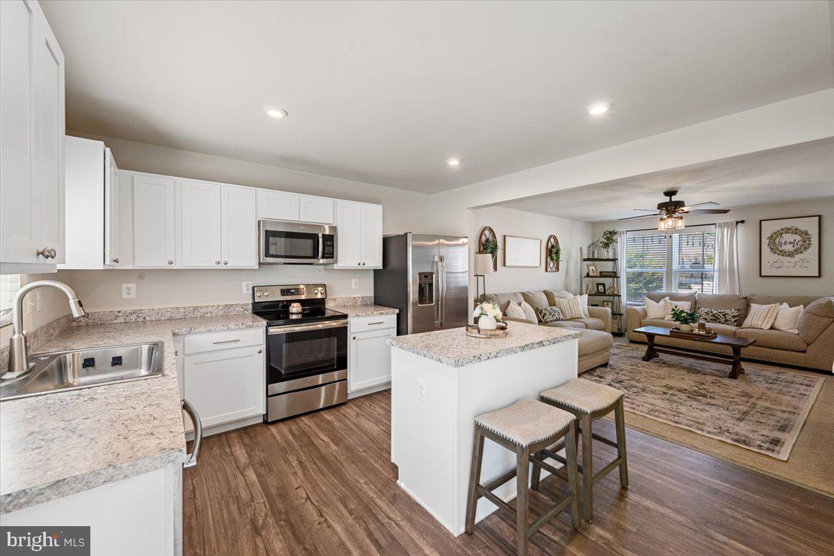 REGENTS CREST - Residential