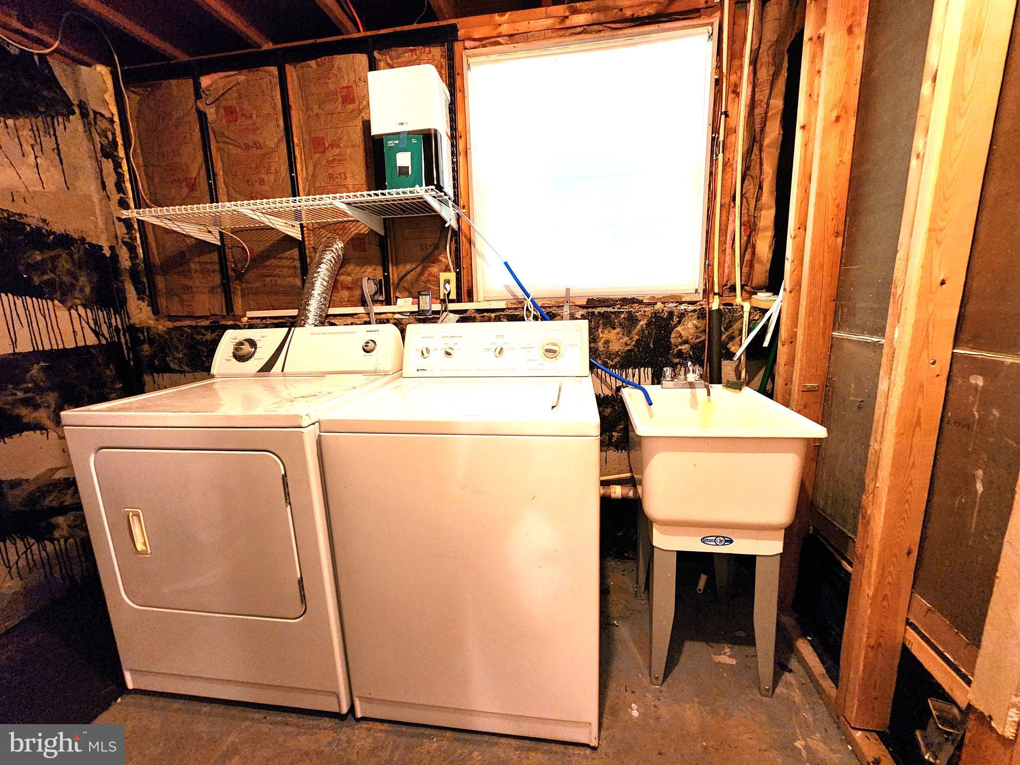 DANIA HILLS - Residential Lease