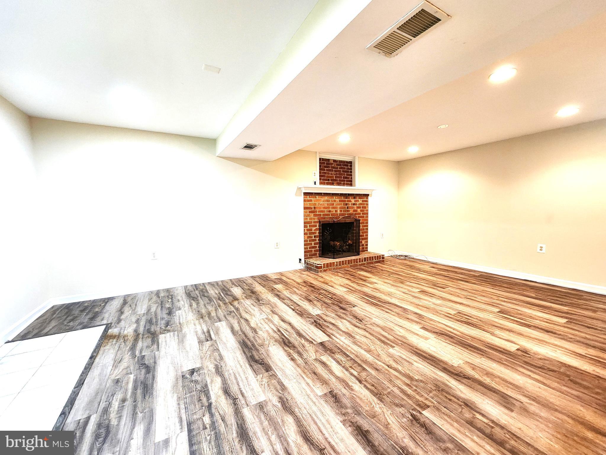 DANIA HILLS - Residential Lease