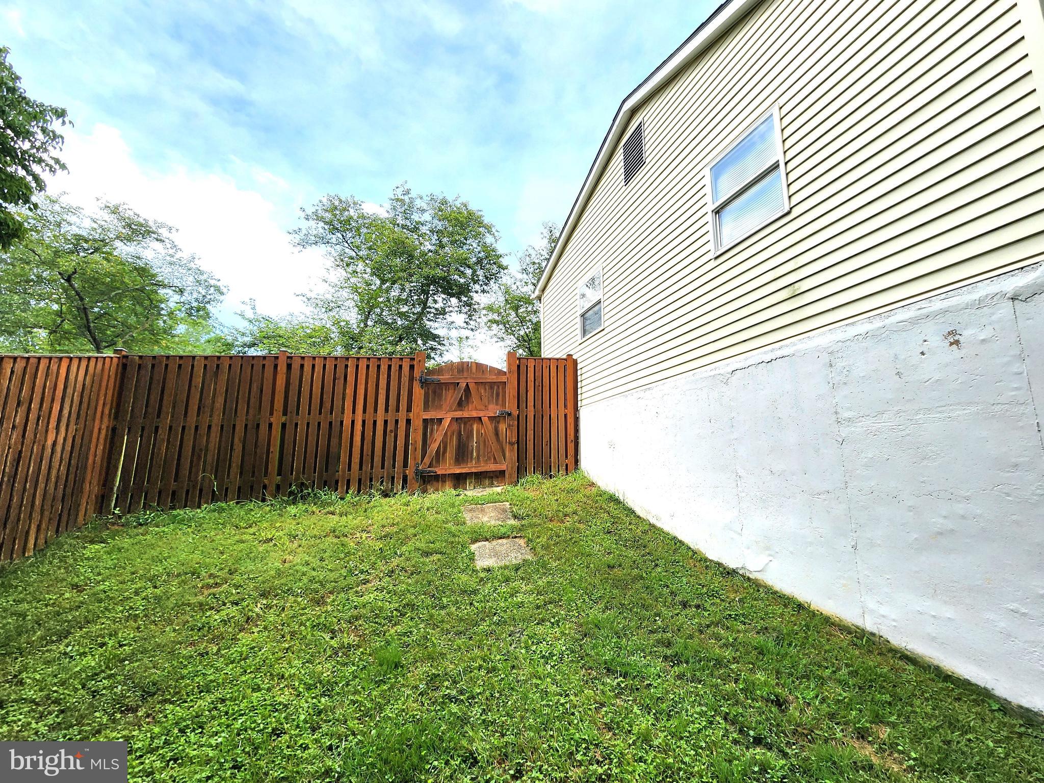 DANIA HILLS - Residential Lease