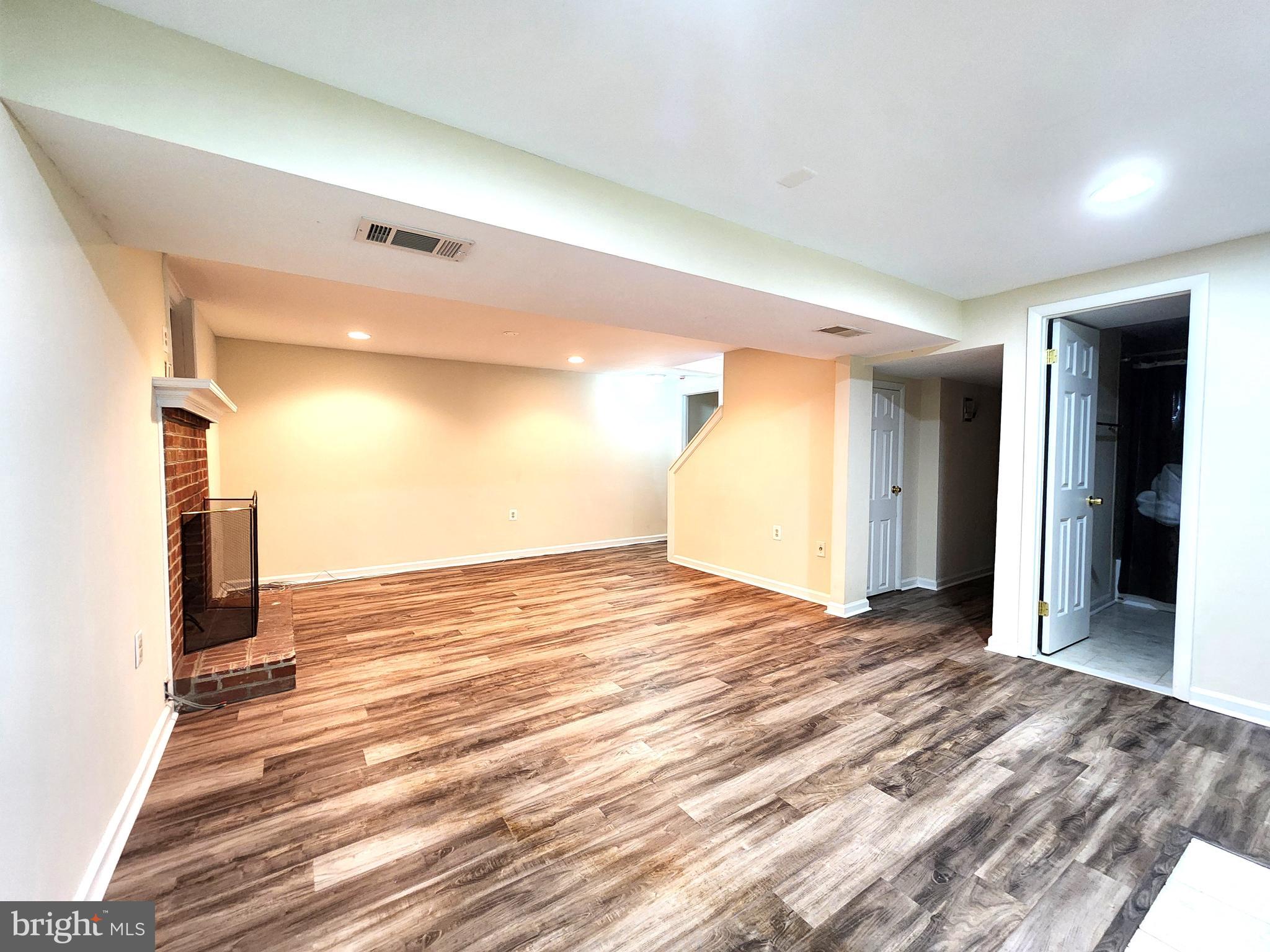 DANIA HILLS - Residential Lease