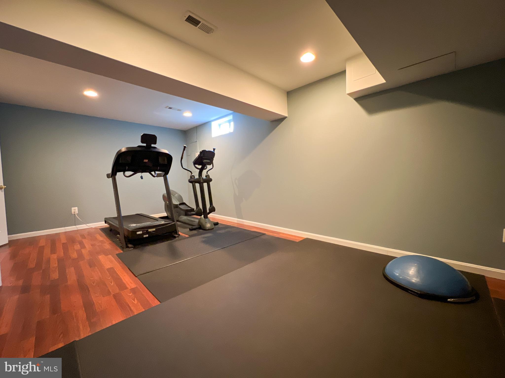 FARMINGTON VILLAGE - Residential