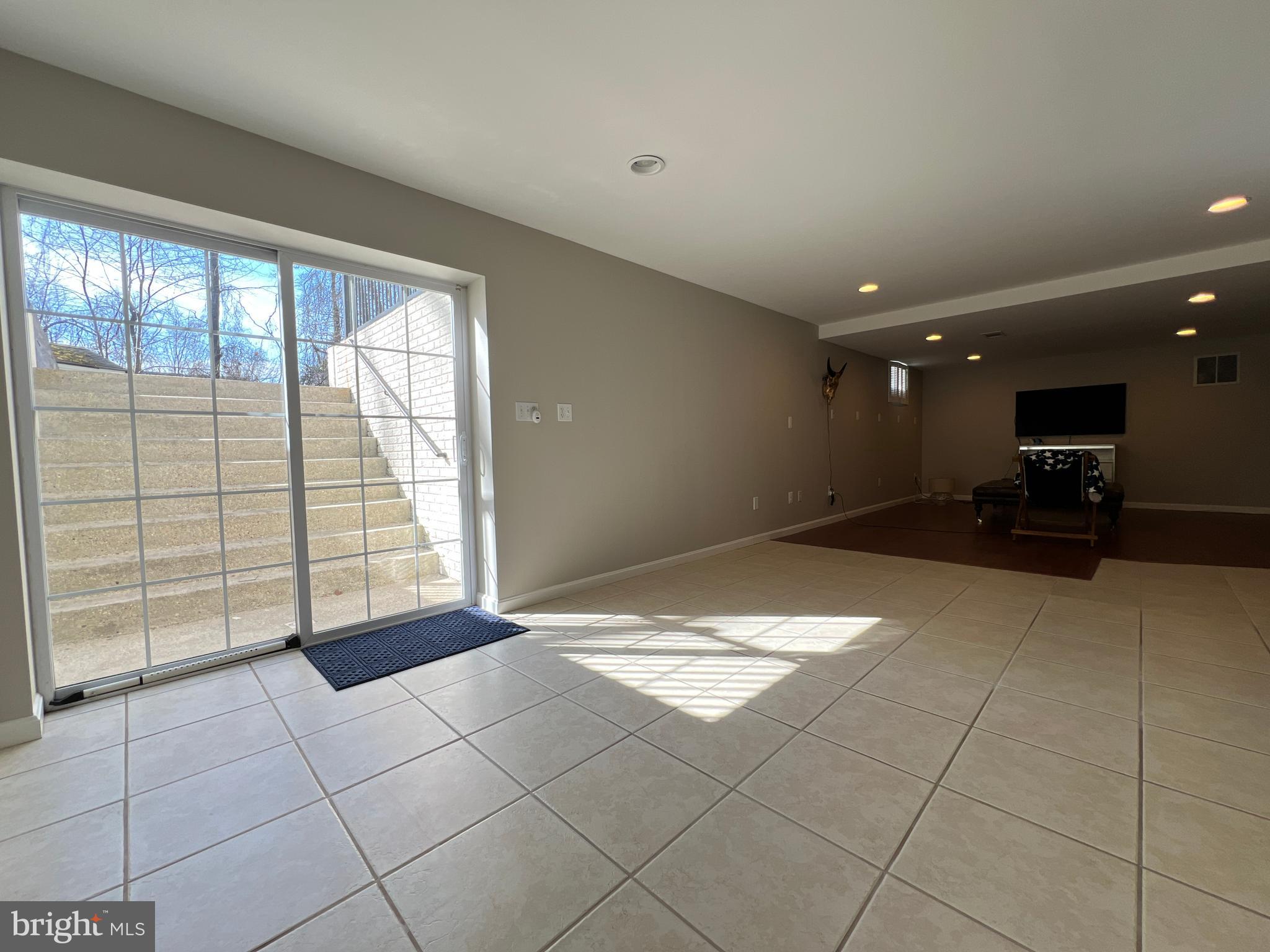 FARMINGTON VILLAGE - Residential