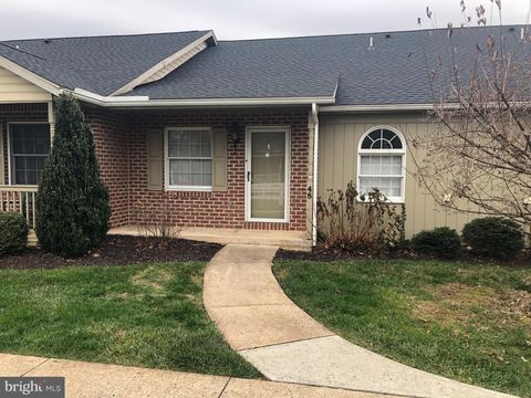 48 STRAWBERRY DRIVE CARLISLE PA 17013