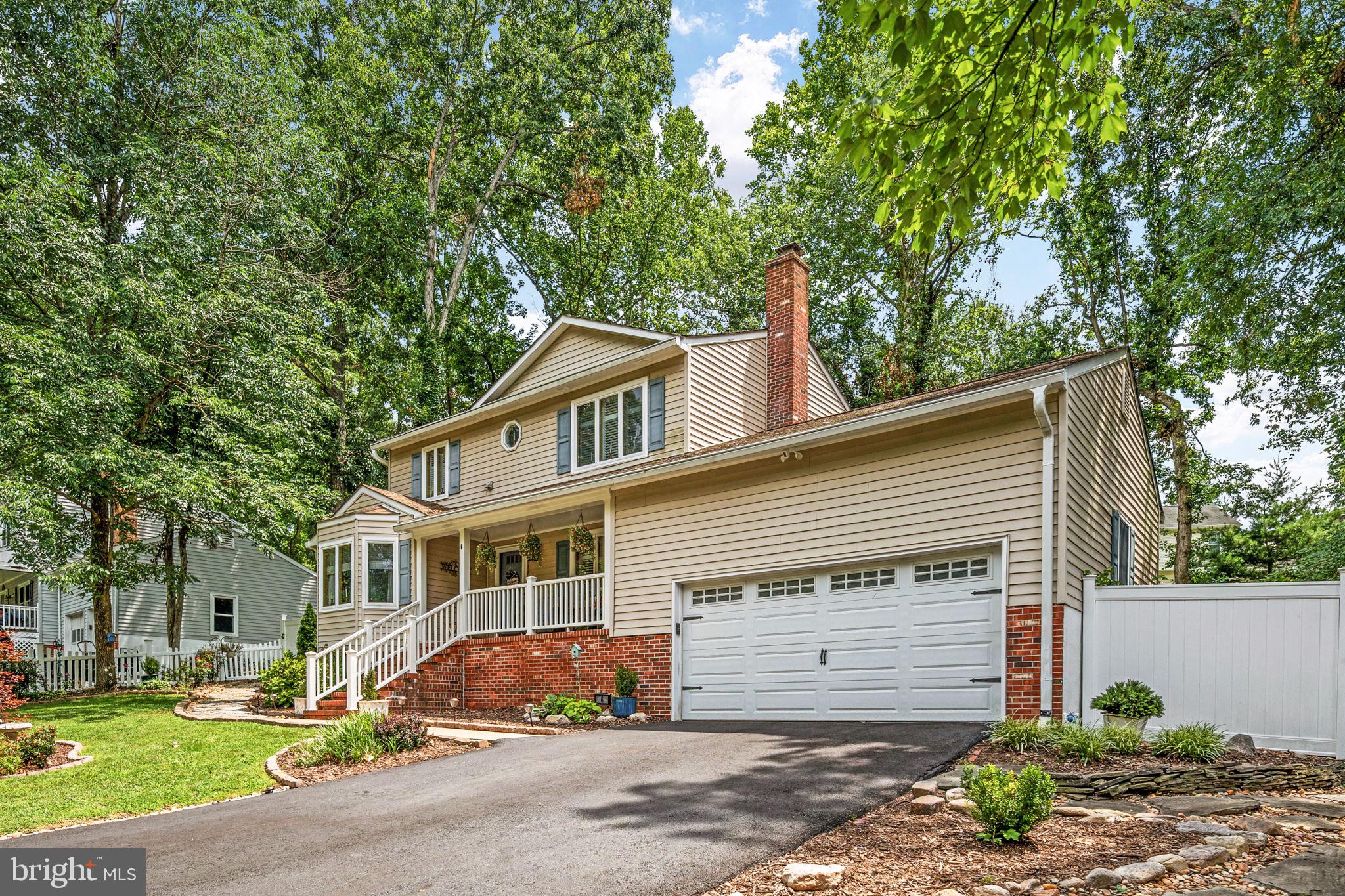 6 GREENHAVEN COURT