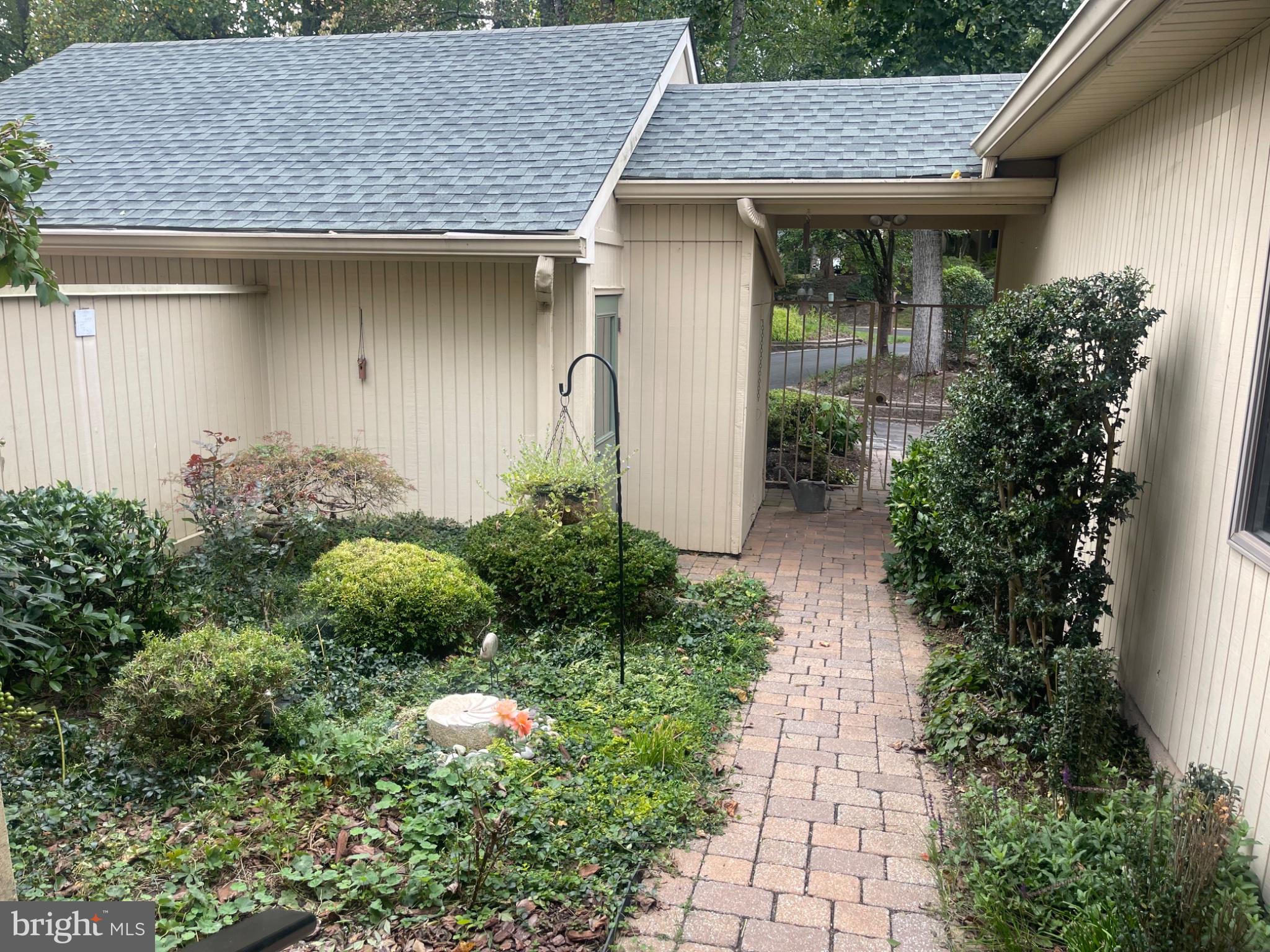 40 TOFT WOODS WAY