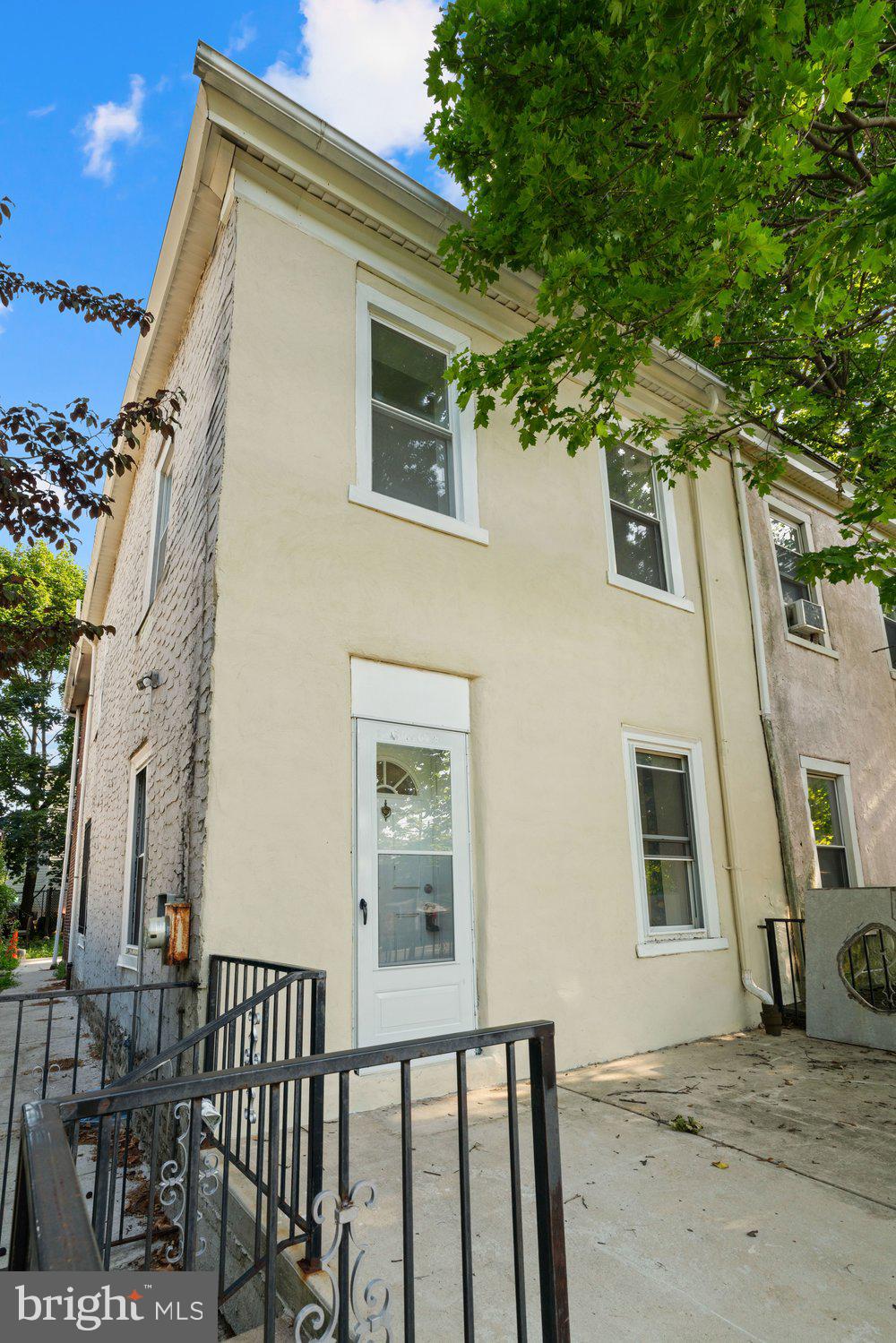 1364 W SPENCER STREET