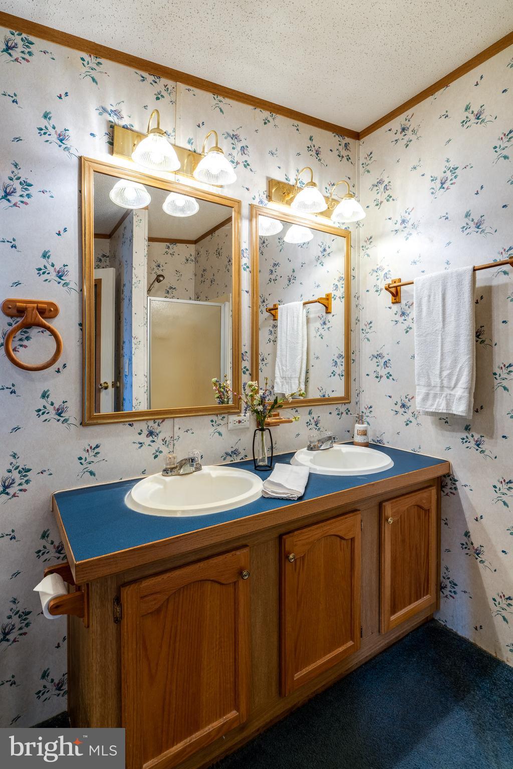 LOG CABIN COURT - Residential