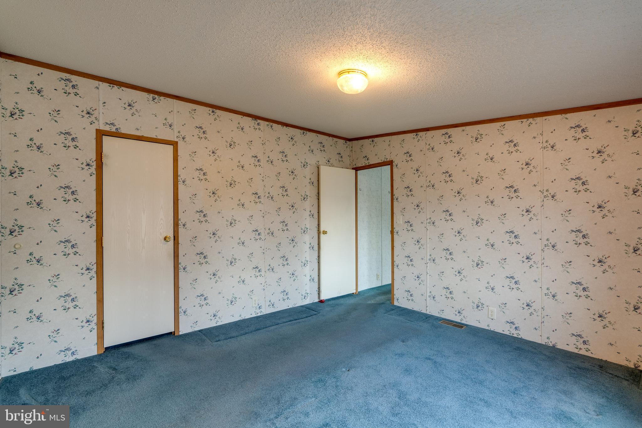 LOG CABIN COURT - Residential