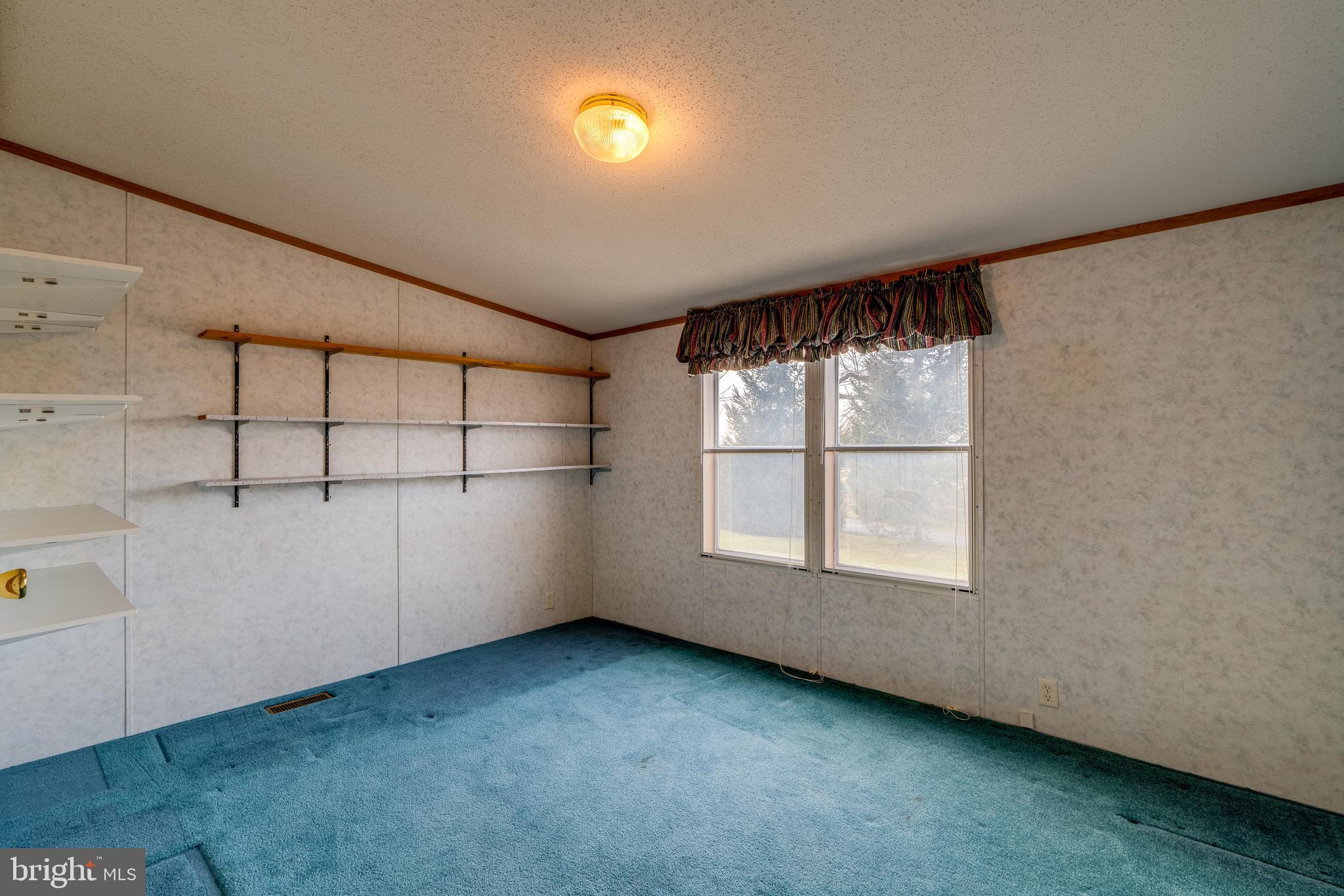 LOG CABIN COURT - Residential