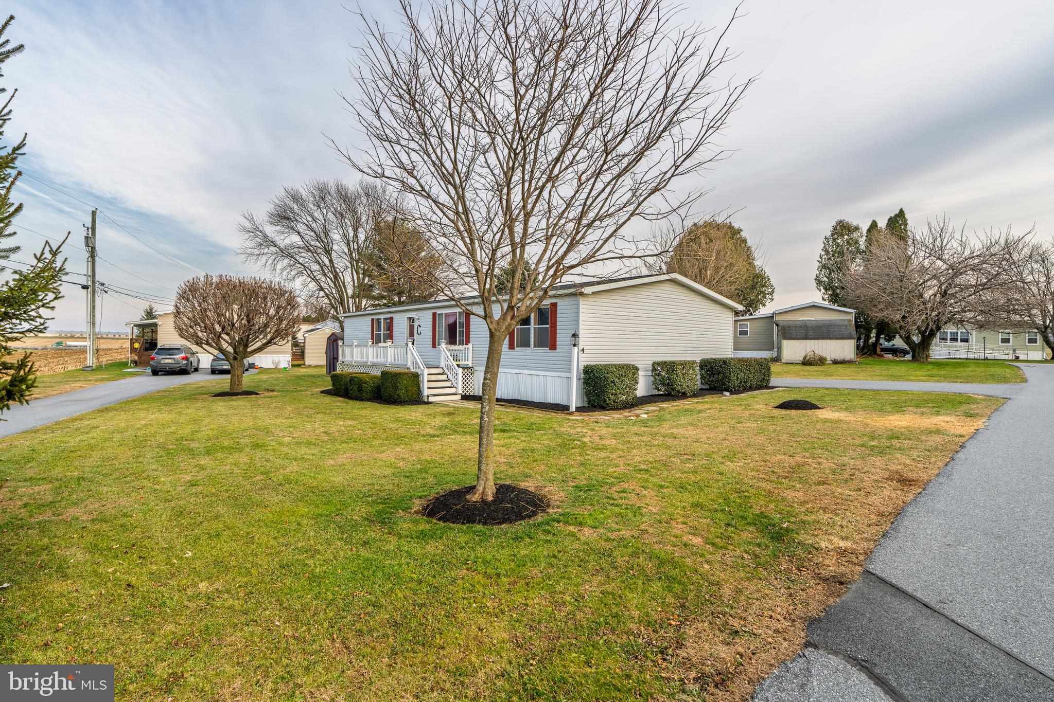 LOG CABIN COURT - Residential