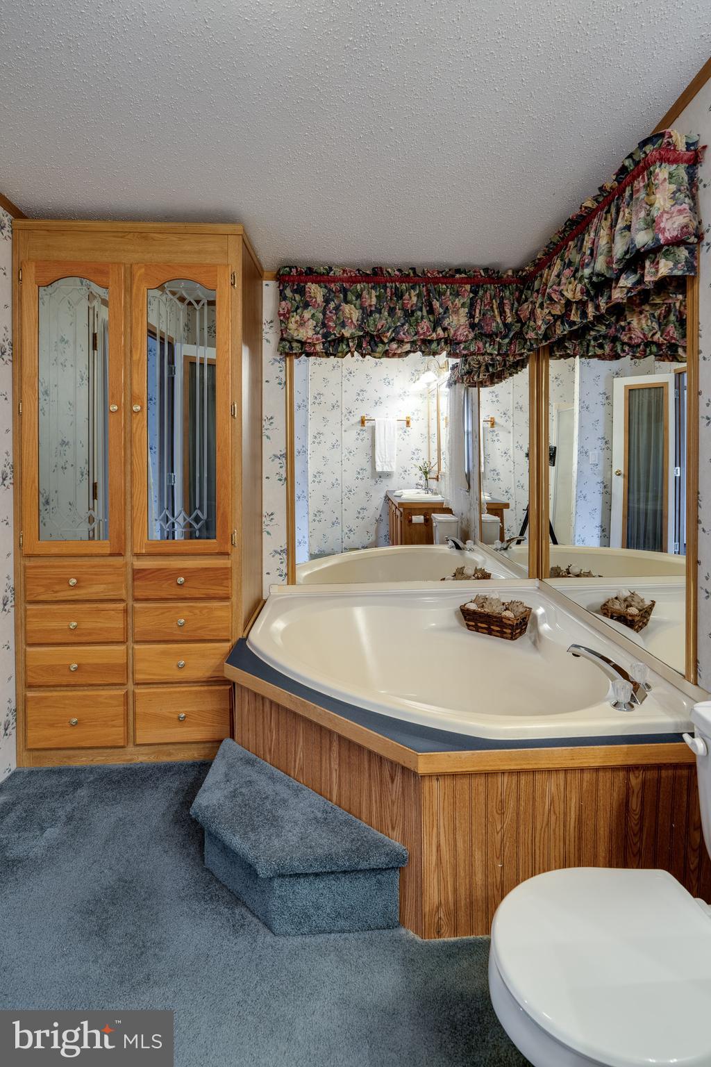 LOG CABIN COURT - Residential