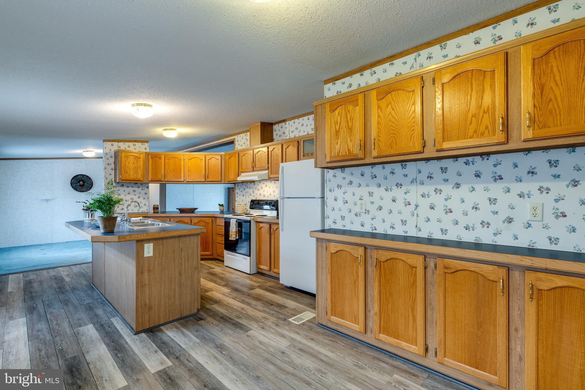 LOG CABIN COURT - Residential