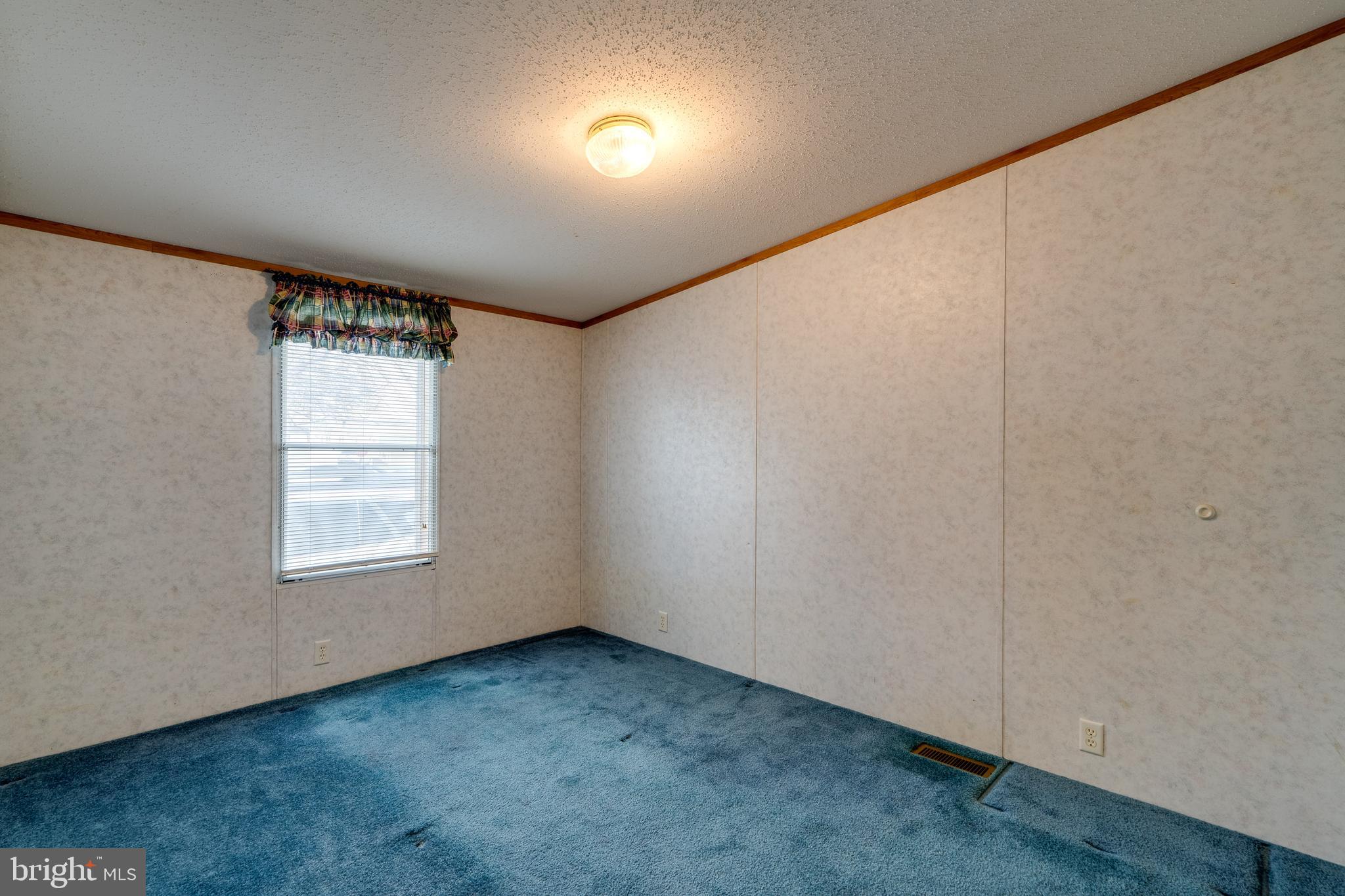 LOG CABIN COURT - Residential