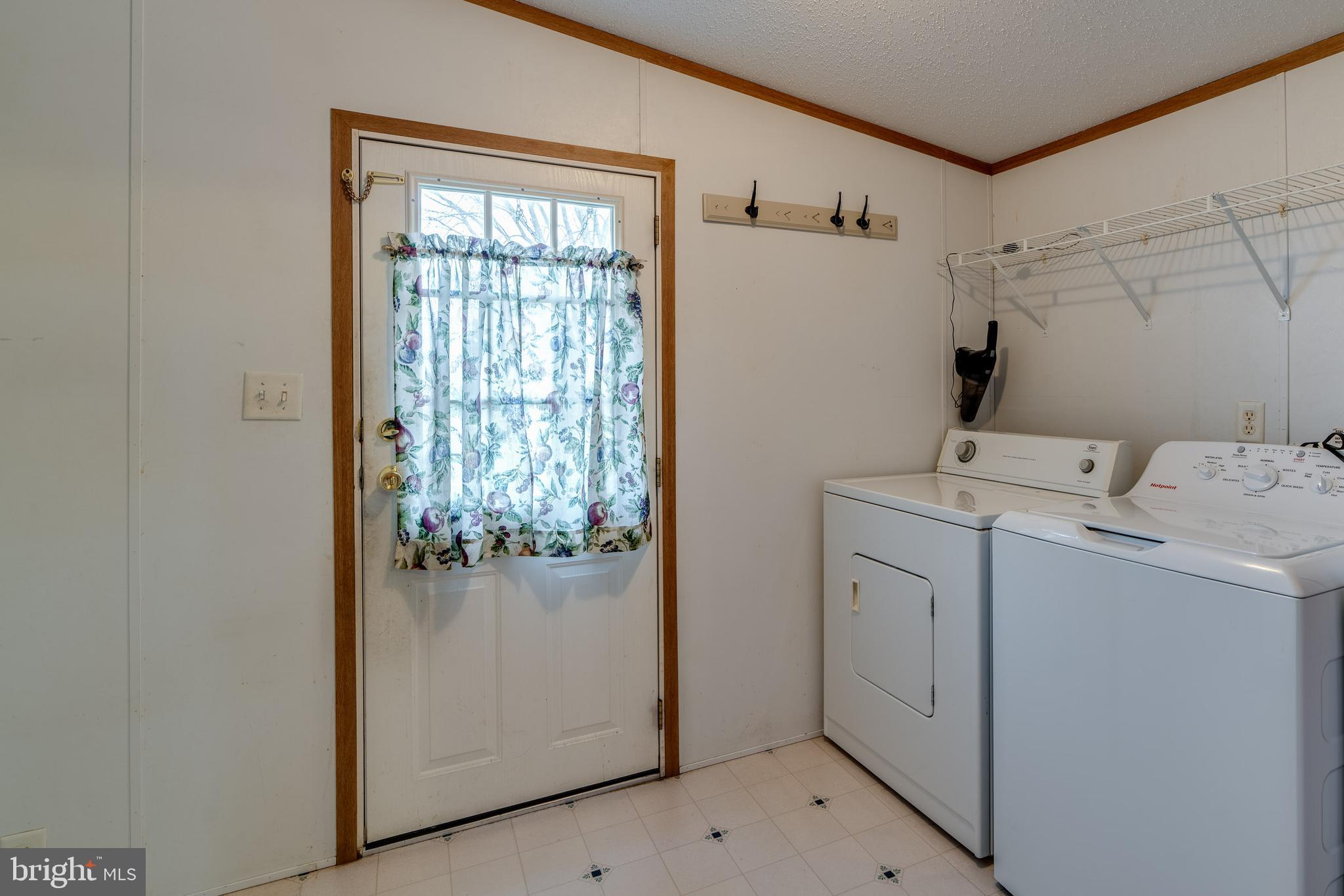 LOG CABIN COURT - Residential