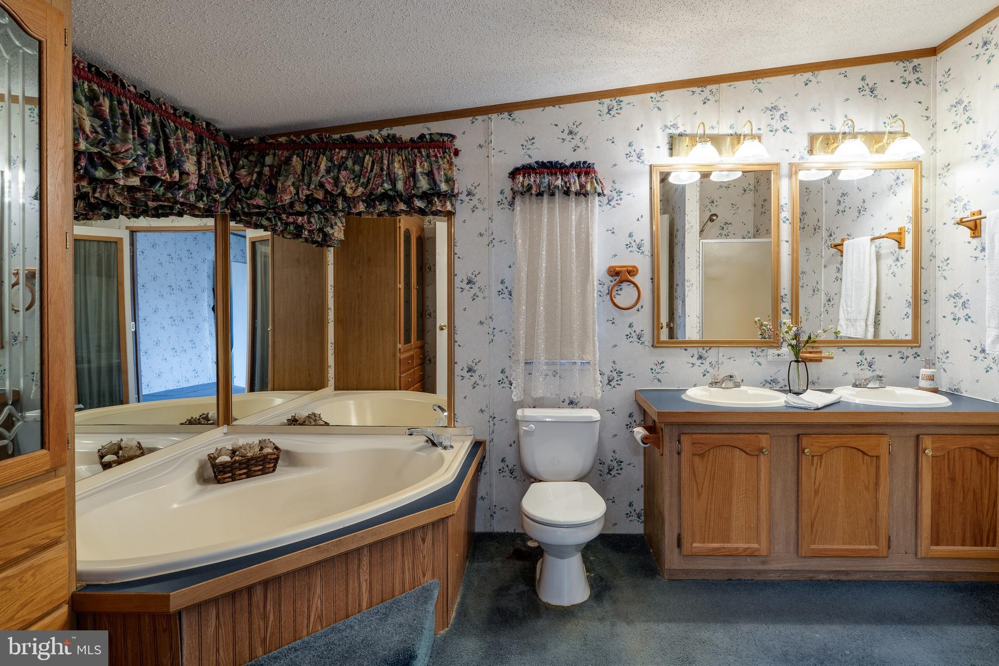 LOG CABIN COURT - Residential