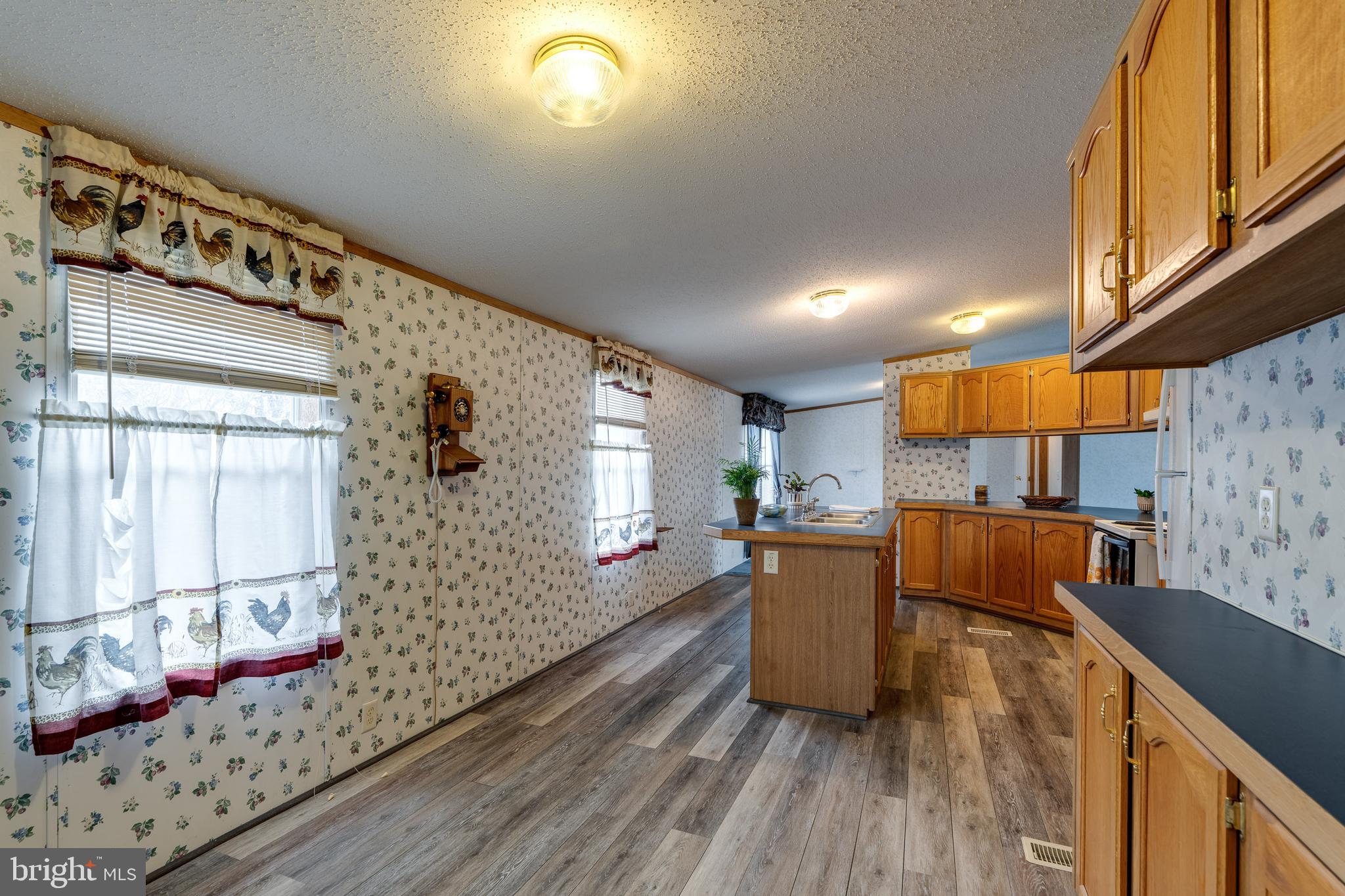 LOG CABIN COURT - Residential