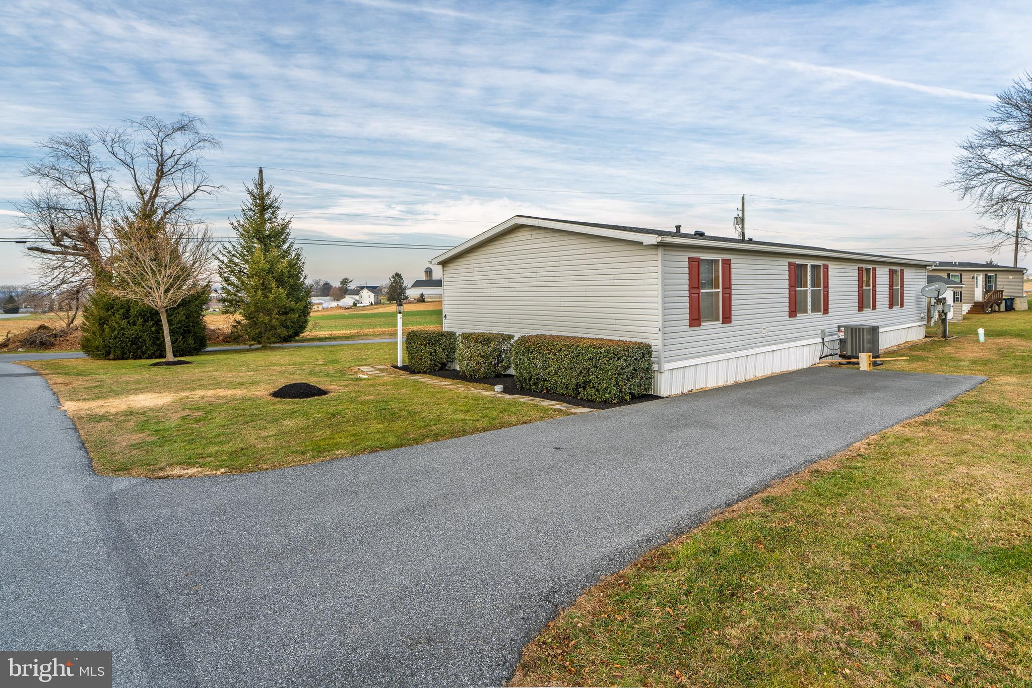 LOG CABIN COURT - Residential