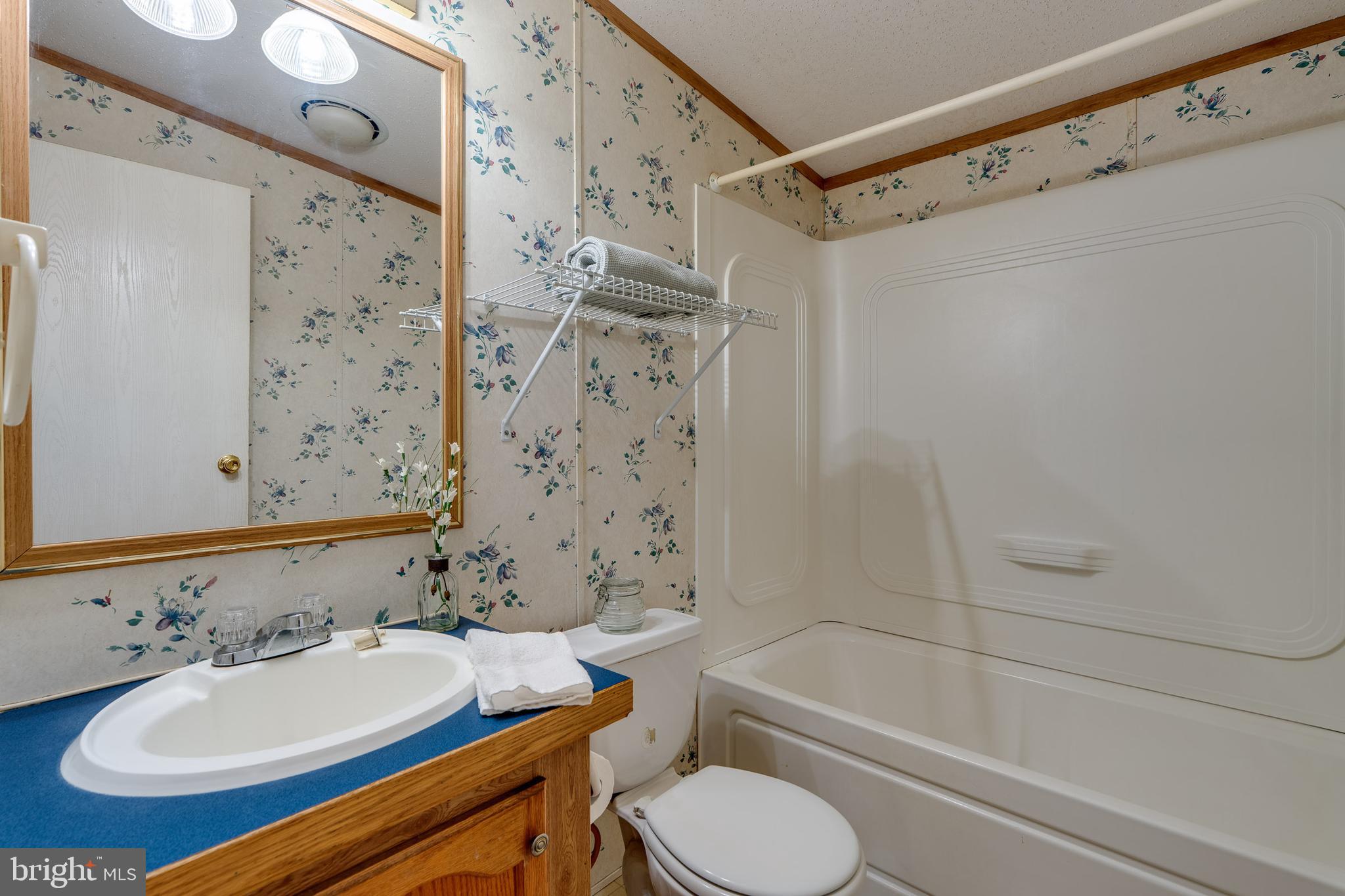 LOG CABIN COURT - Residential